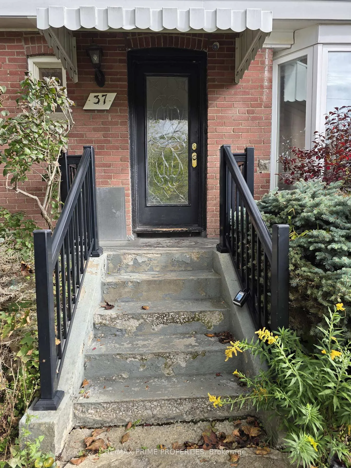 Photo 2 of 37 Marilyn Crescent, Toronto, O'Connor-Parkview — HOMEH