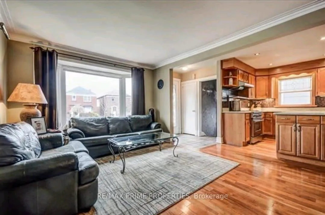 Photo 4 of 37 Marilyn Crescent, Toronto, O'Connor-Parkview — HOMEH