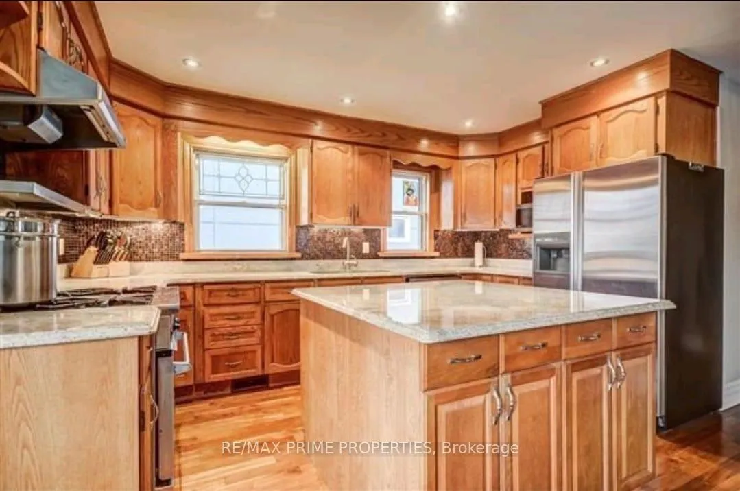 Photo 5 of 37 Marilyn Crescent, Toronto, O'Connor-Parkview — HOMEH