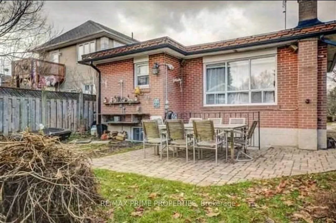 Photo 8 of 37 Marilyn Crescent, Toronto, O'Connor-Parkview — HOMEH