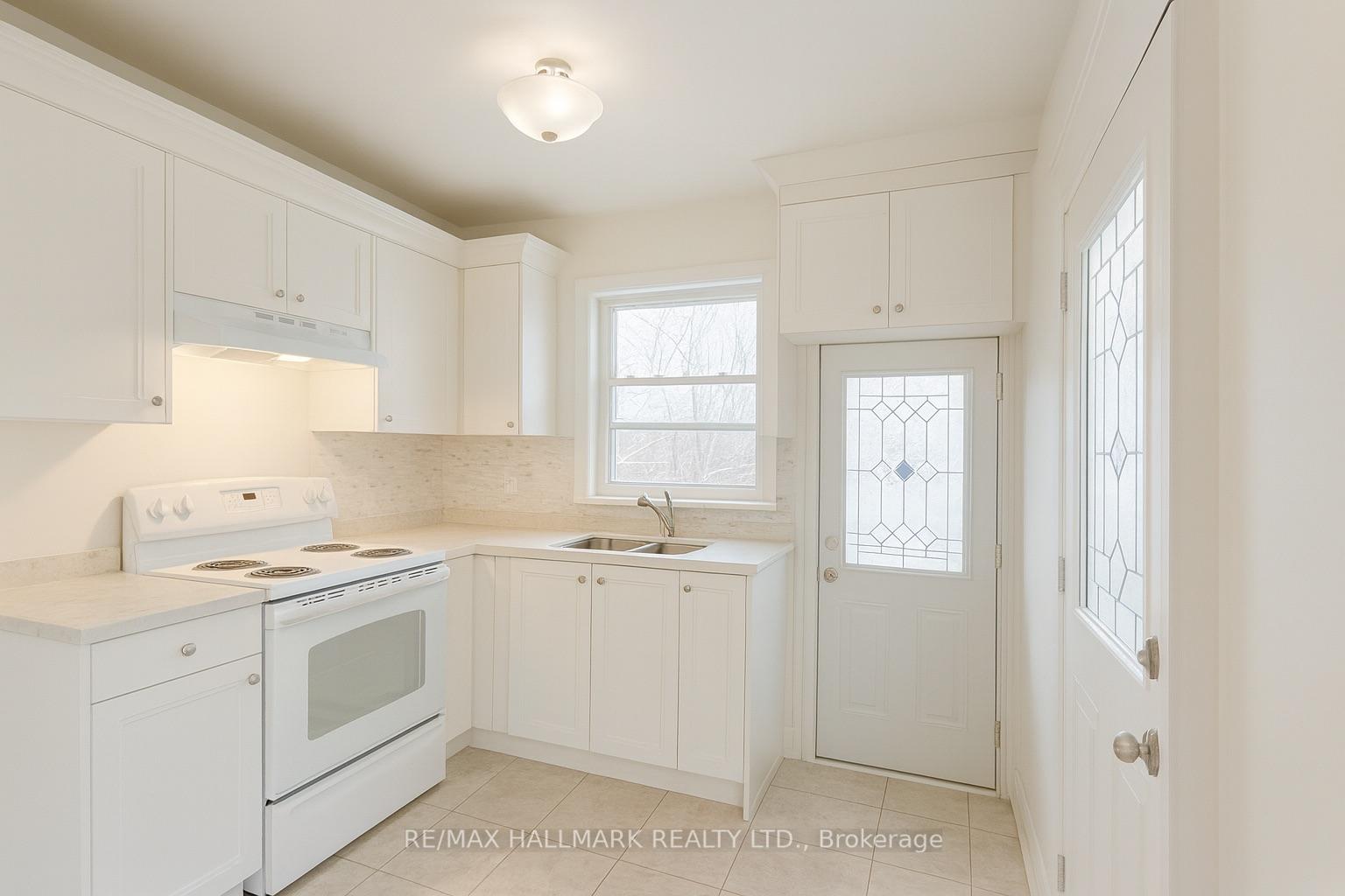 Photo 4 of Unit Main, 57 Kappele Avenue, Toronto, Lawrence Park North — HOMEH