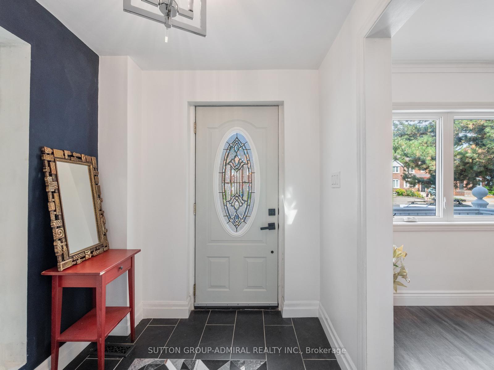Photo 2 of 759 Eglinton Avenue E, Toronto, Leaside — HOMEH