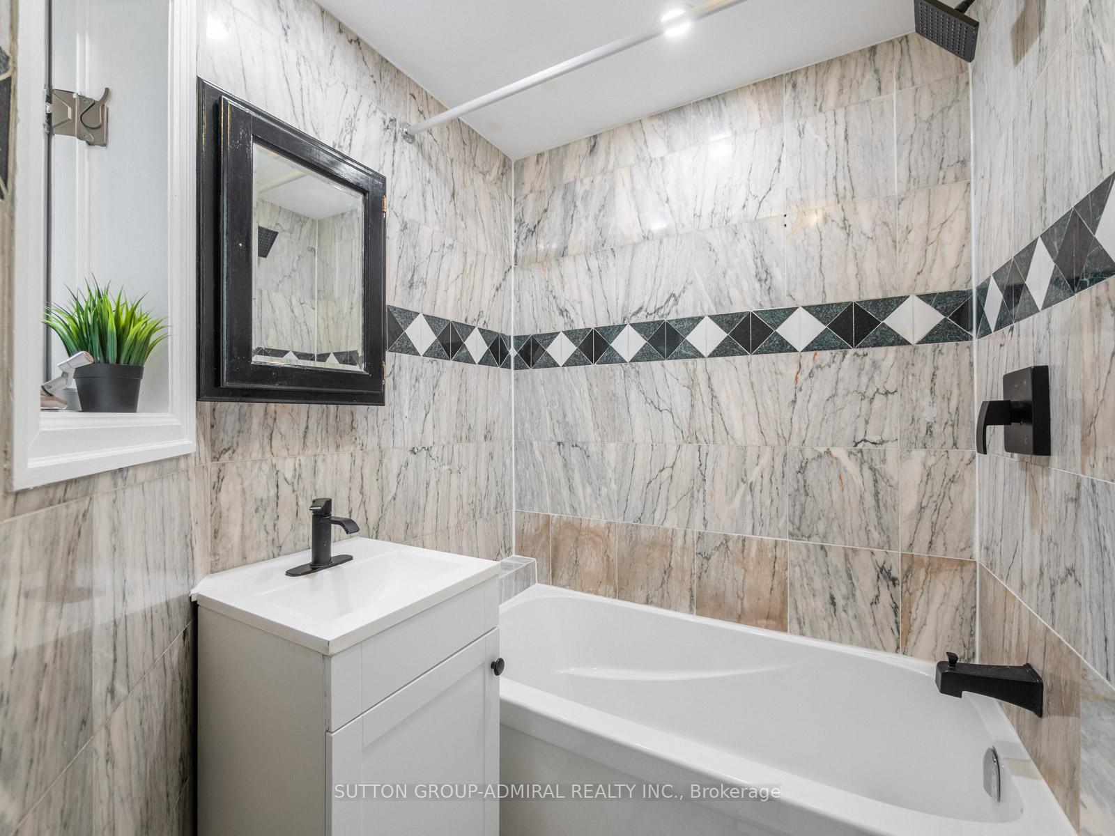 Photo 25 of 759 Eglinton Avenue E, Toronto, Leaside — HOMEH