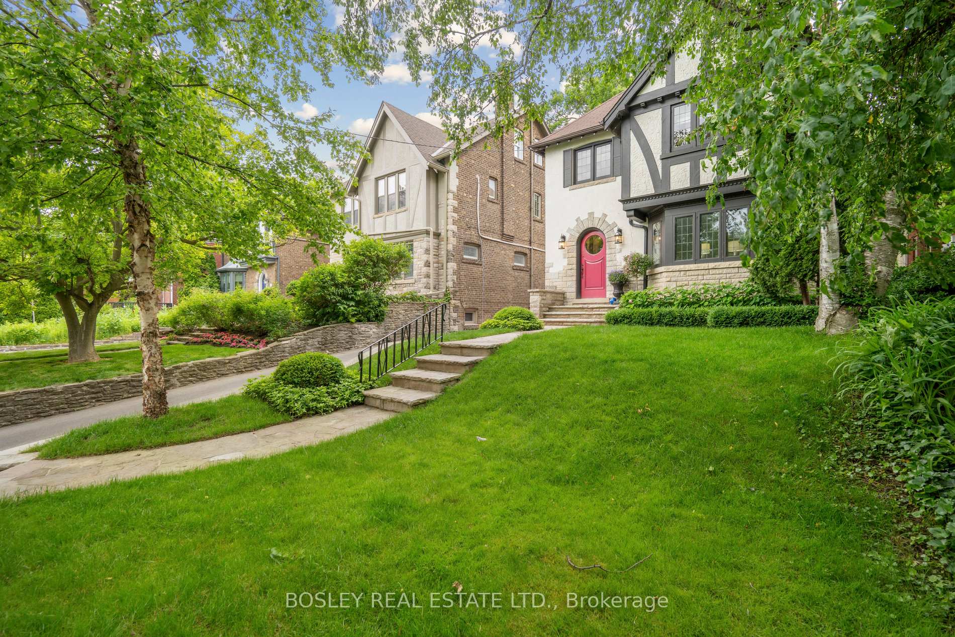 Photo 2 of 294 Douglas Drive, Toronto, Rosedale-Moore Park — HOMEH