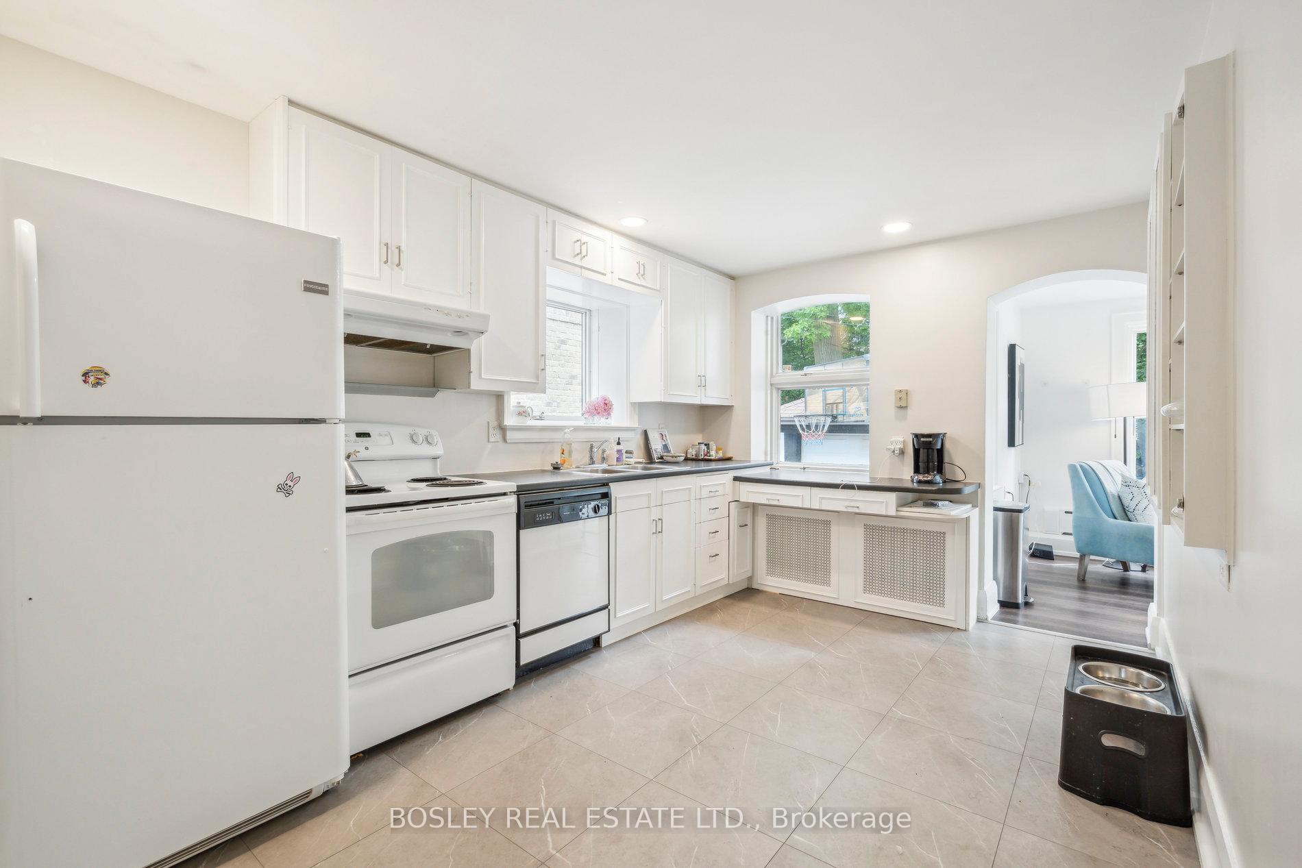 Photo 15 of 294 Douglas Drive, Toronto, Rosedale-Moore Park — HOMEH