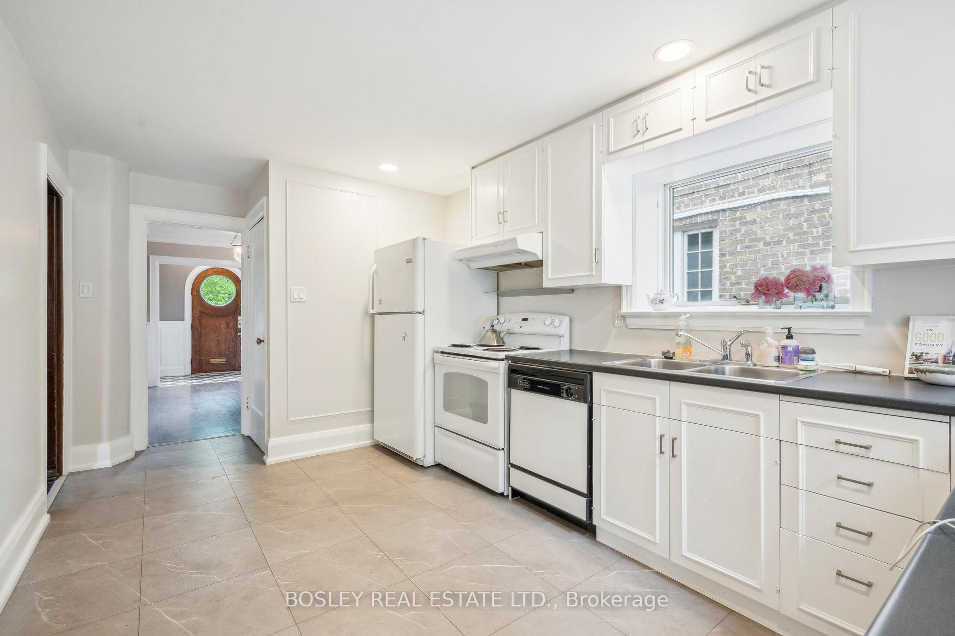 Photo 16 of 294 Douglas Drive, Toronto, Rosedale-Moore Park — HOMEH