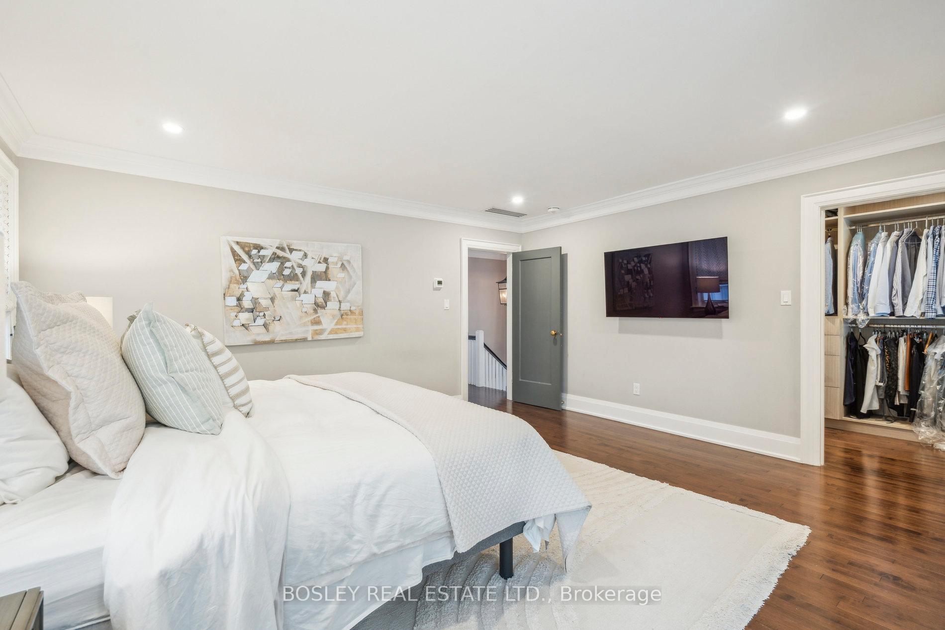 Photo 23 of 294 Douglas Drive, Toronto, Rosedale-Moore Park — HOMEH
