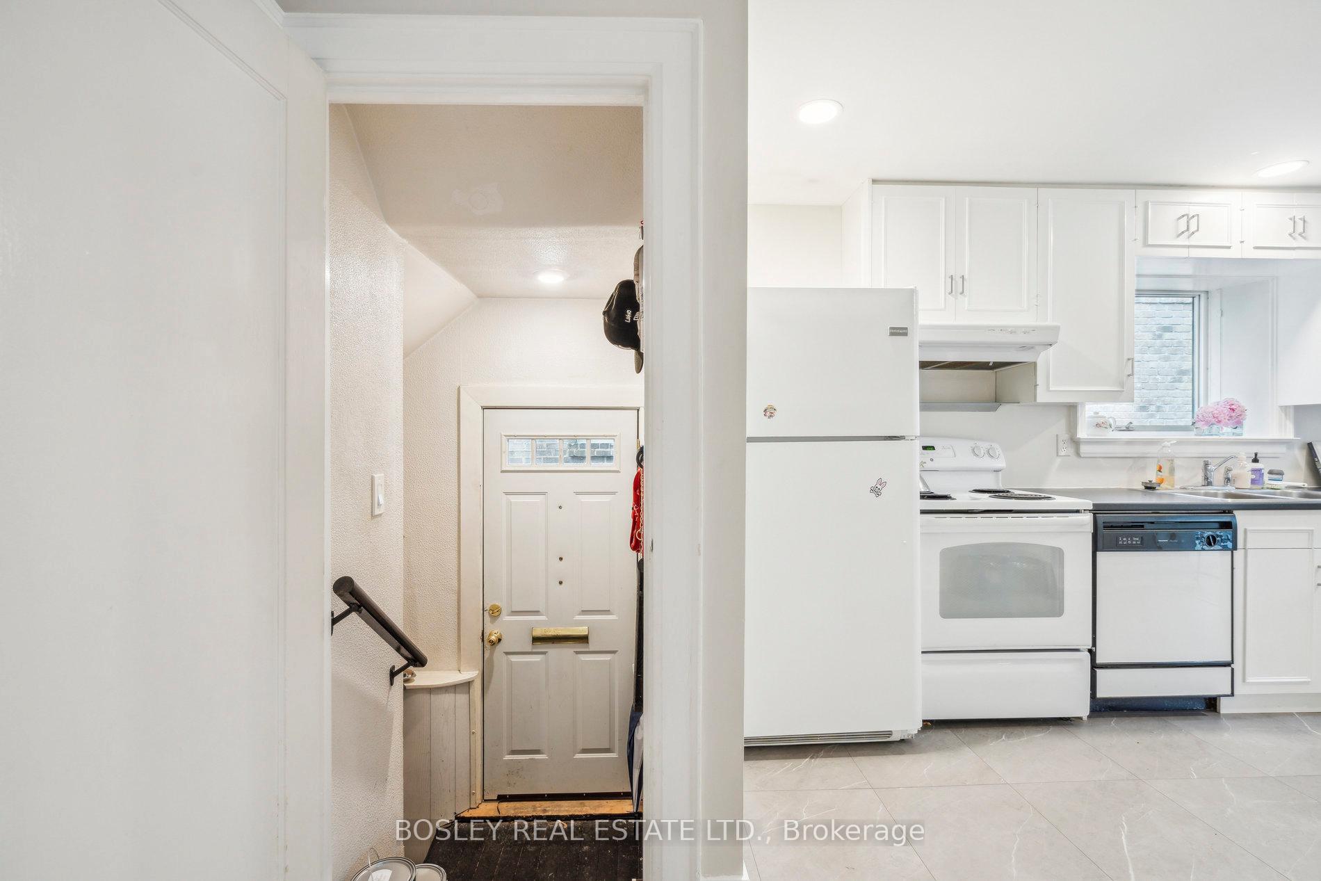 Photo 32 of 294 Douglas Drive, Toronto, Rosedale-Moore Park — HOMEH