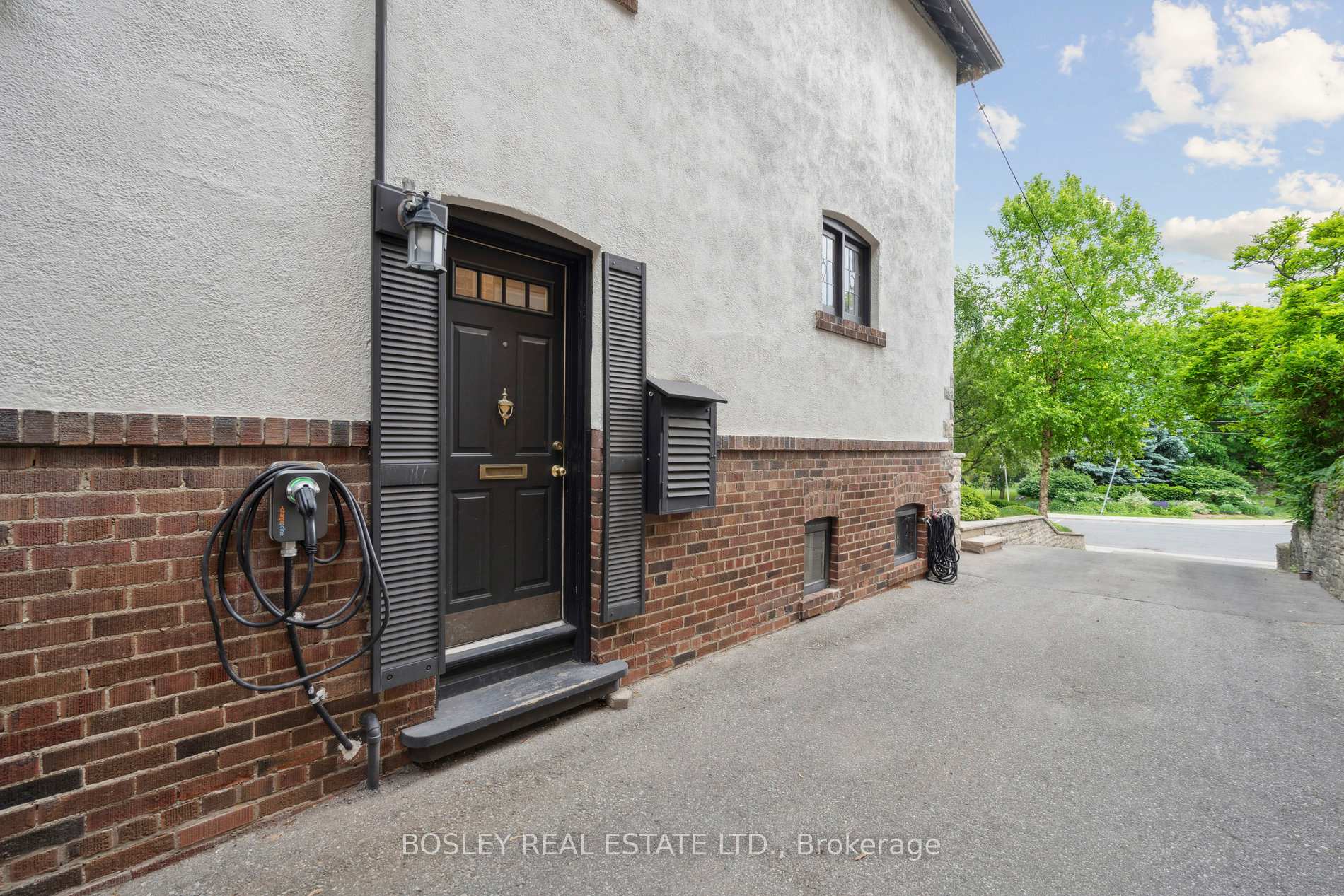 Photo 34 of 294 Douglas Drive, Toronto, Rosedale-Moore Park — HOMEH