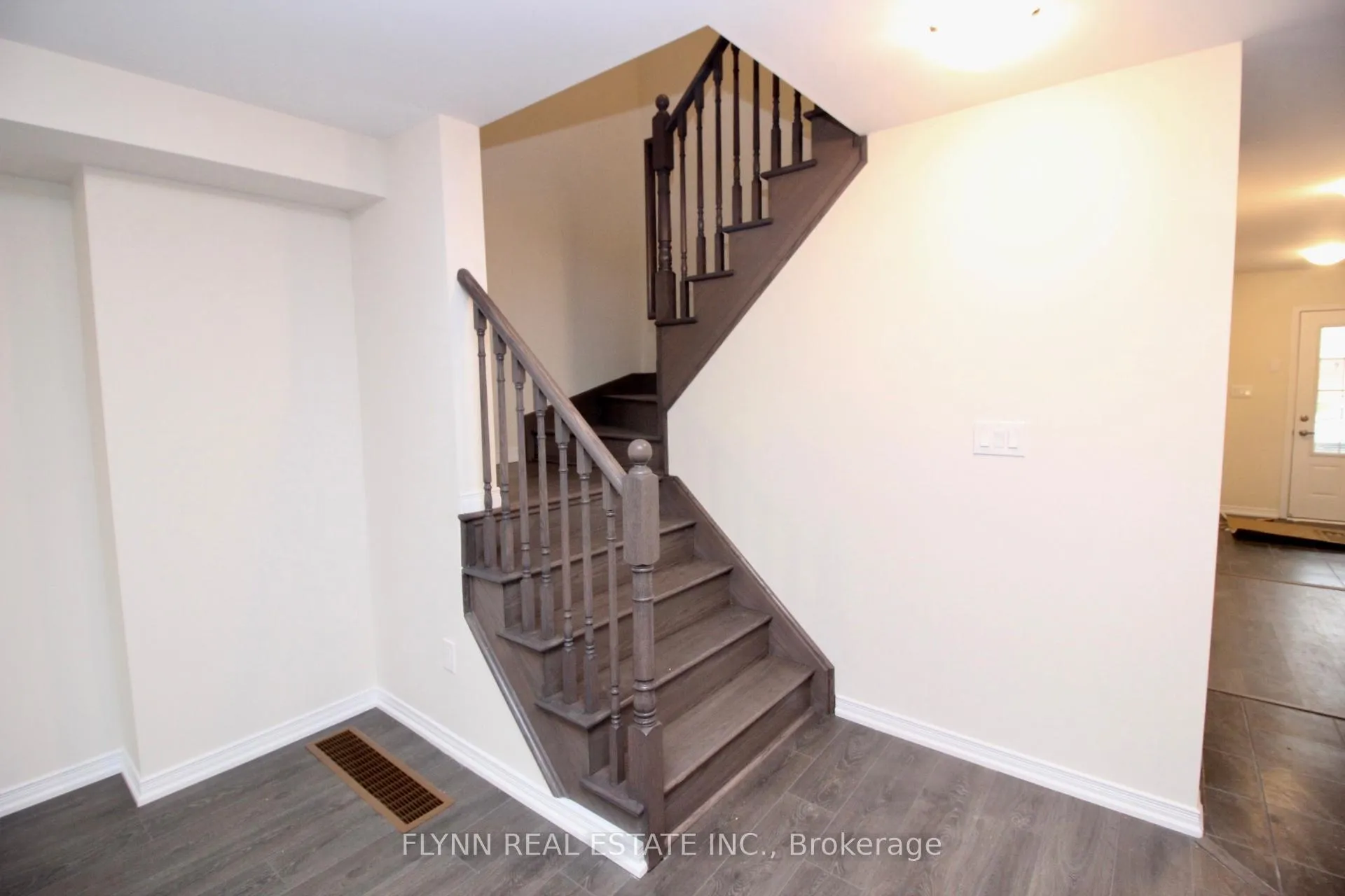 Photo 6 of 190 Esther Crescent, Thorold, Hurricane/Merrittville — HOMEH