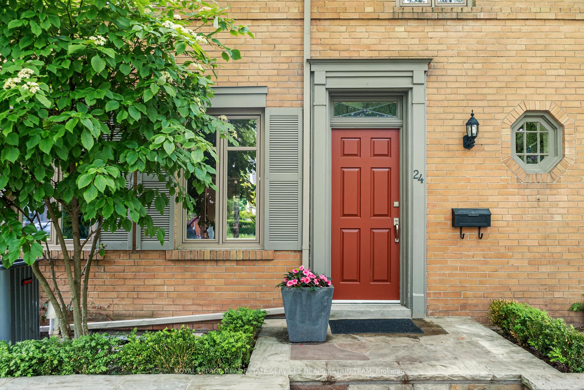 Photo 2 of 24 Heather Road, Toronto, Leaside — HOMEH