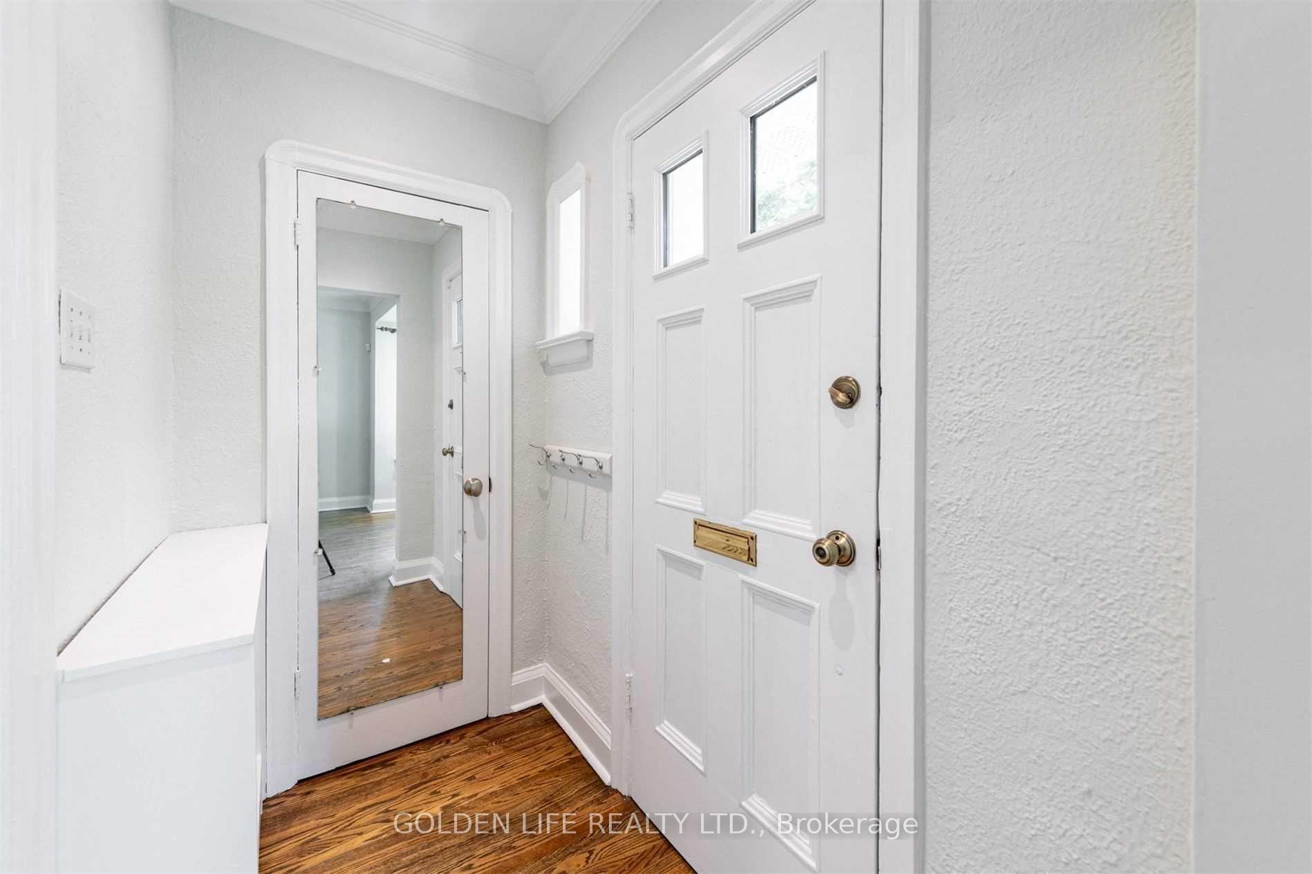 Photo 4 of 210 Donlea Drive, Toronto, Leaside — HOMEH