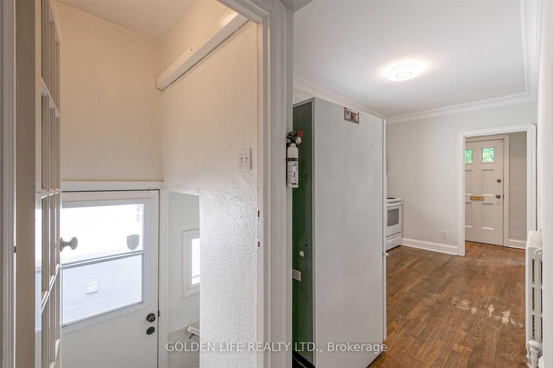 Photo 9 of 210 Donlea Drive, Toronto, Leaside — HOMEH