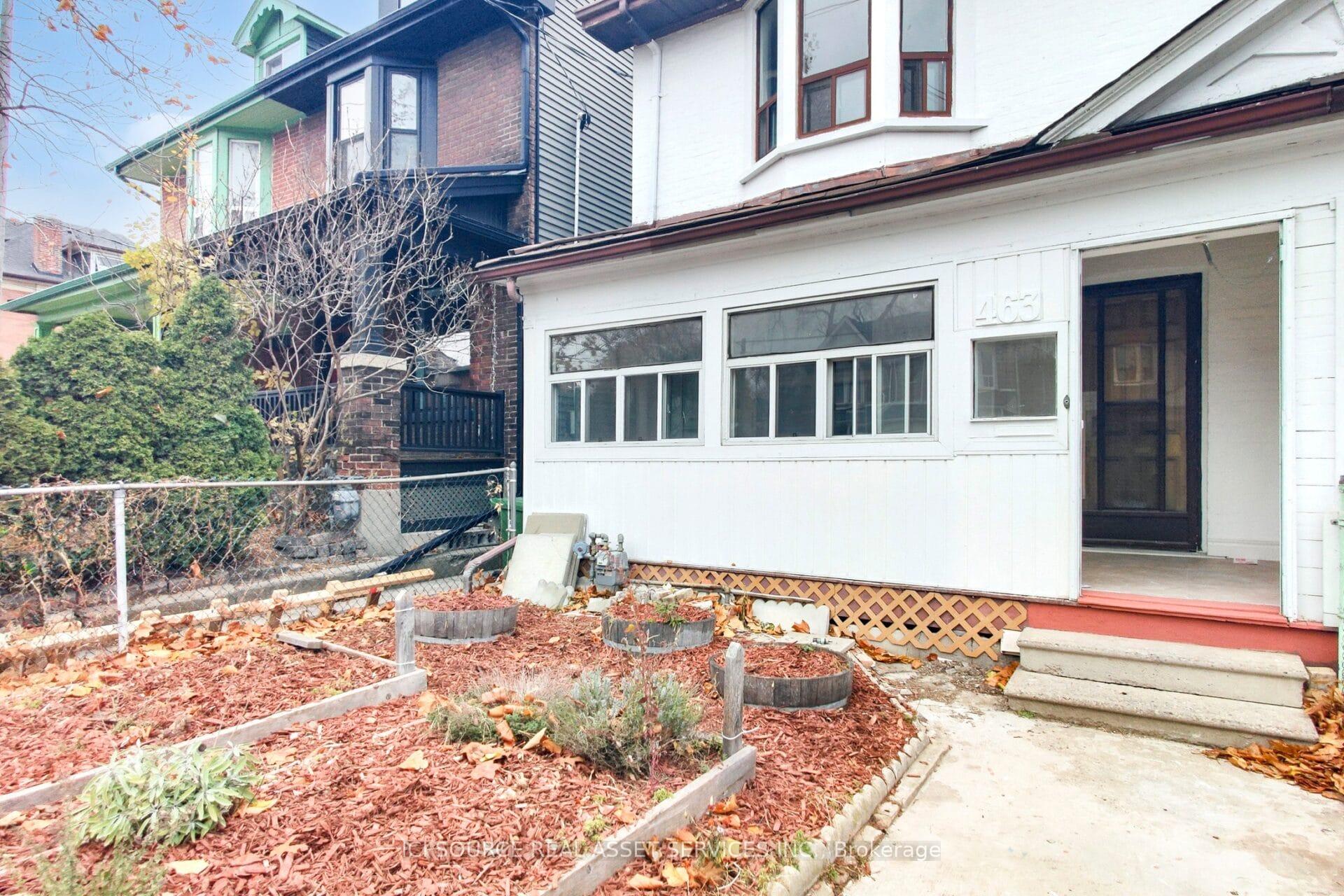 Photo 4 of Unit Upper, 463 Pape Avenue, Toronto, Blake-Jones — HOMEH