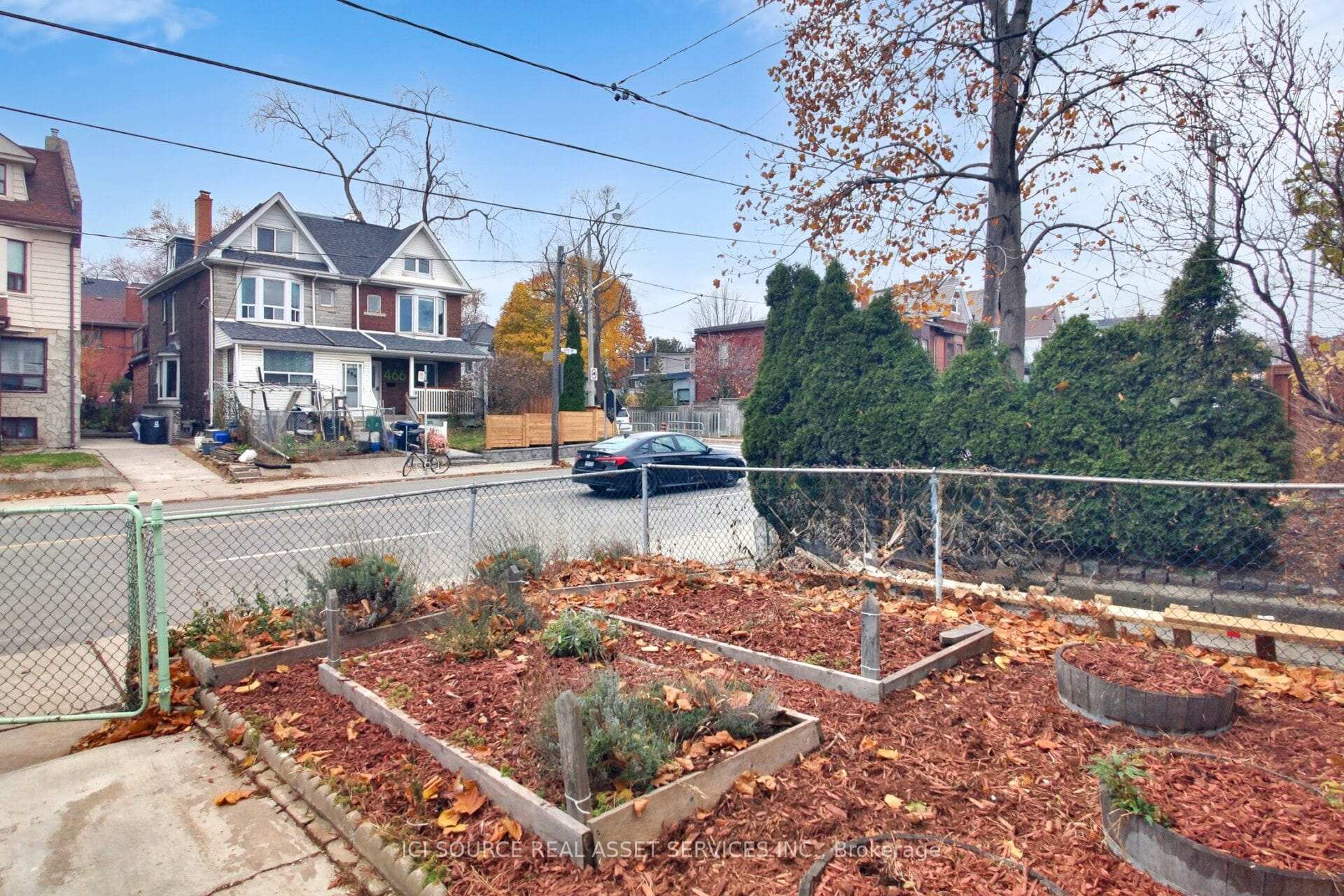 Photo 5 of Unit Upper, 463 Pape Avenue, Toronto, Blake-Jones — HOMEH