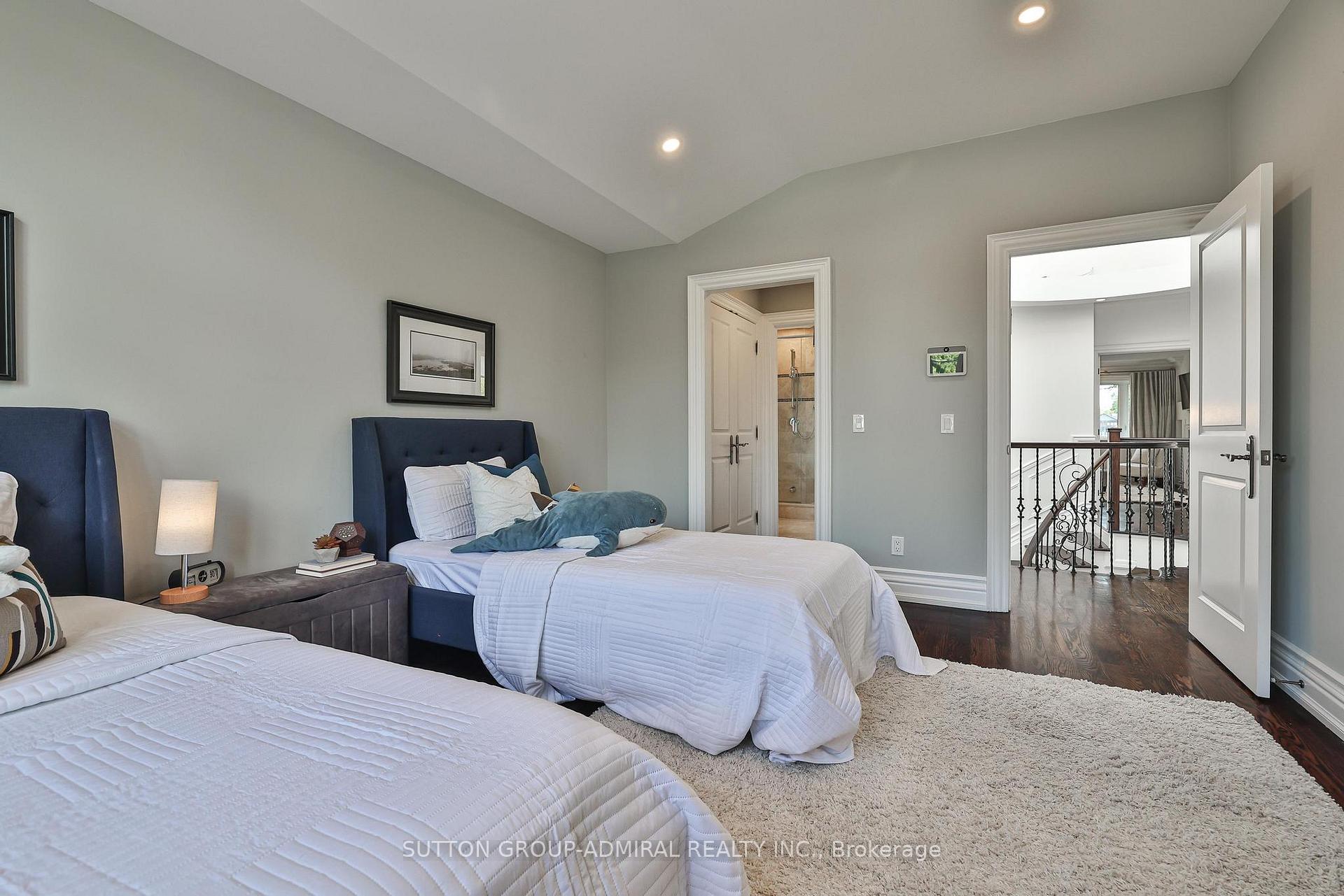 Photo 34 of 453 Glengrove Avenue W, Toronto, Forest Hill North — HOMEH