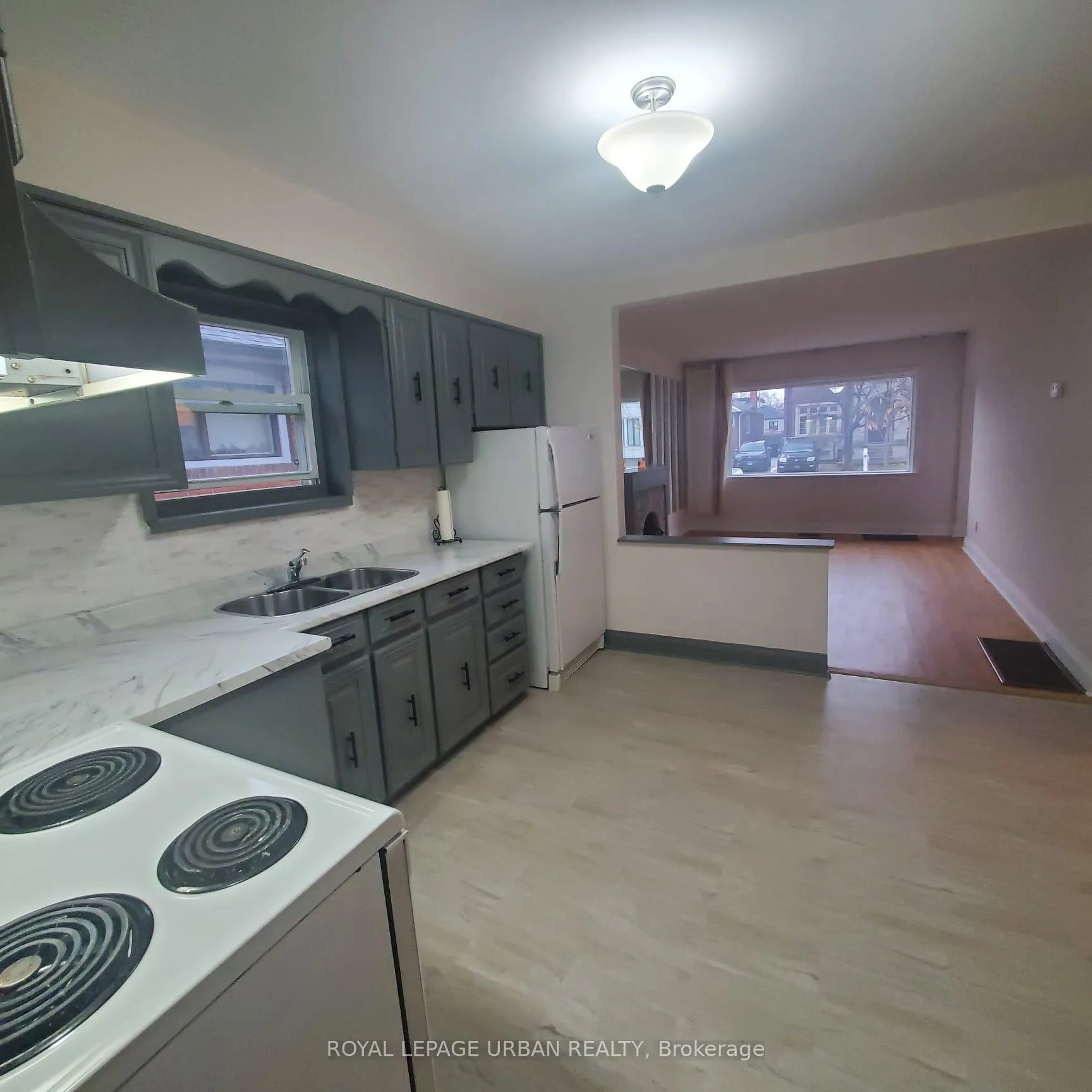 Photo 8 of 304 Linsmore Crescent, Toronto, East York — HOMEH