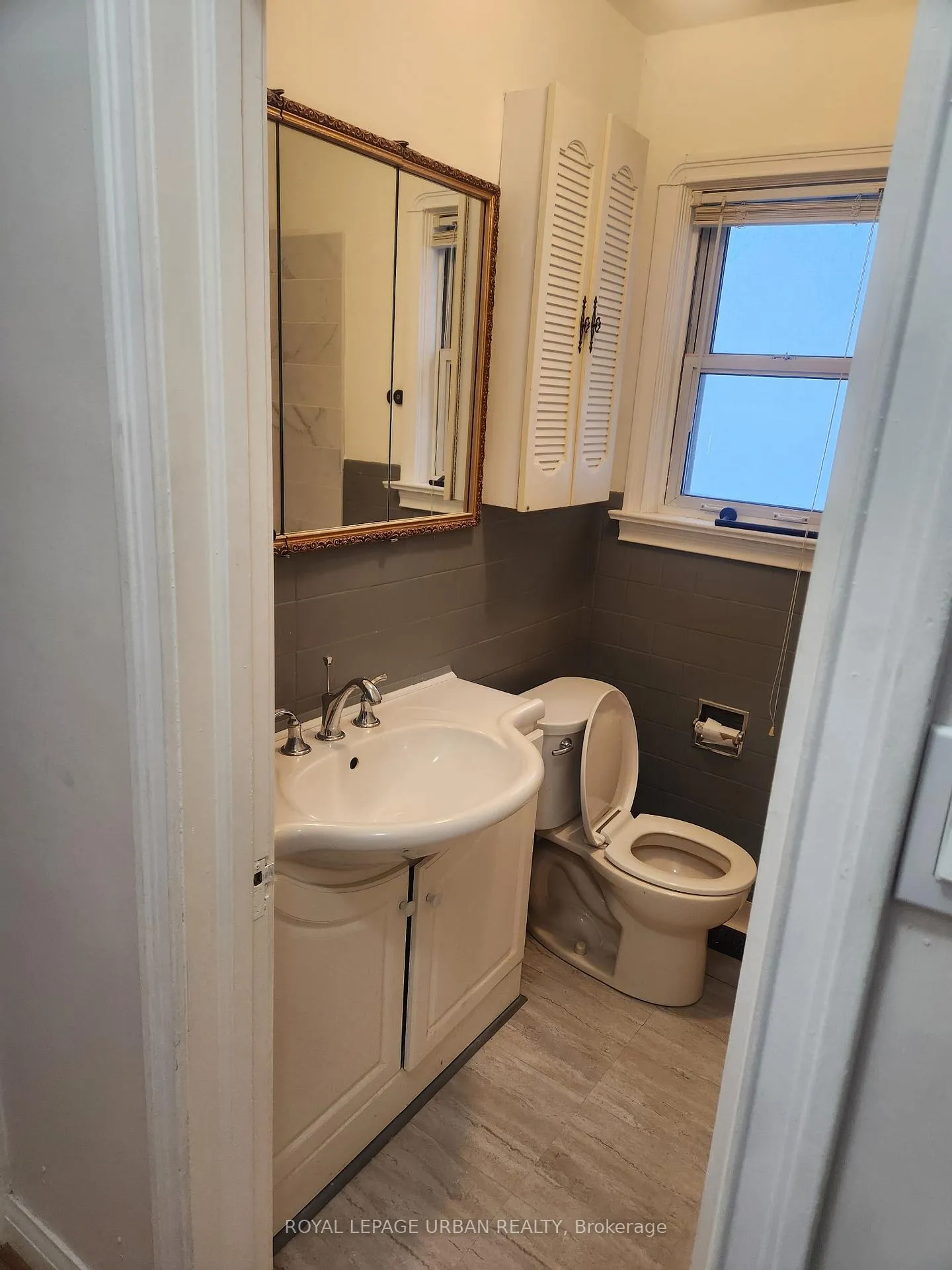 Photo 11 of 304 Linsmore Crescent, Toronto, East York — HOMEH