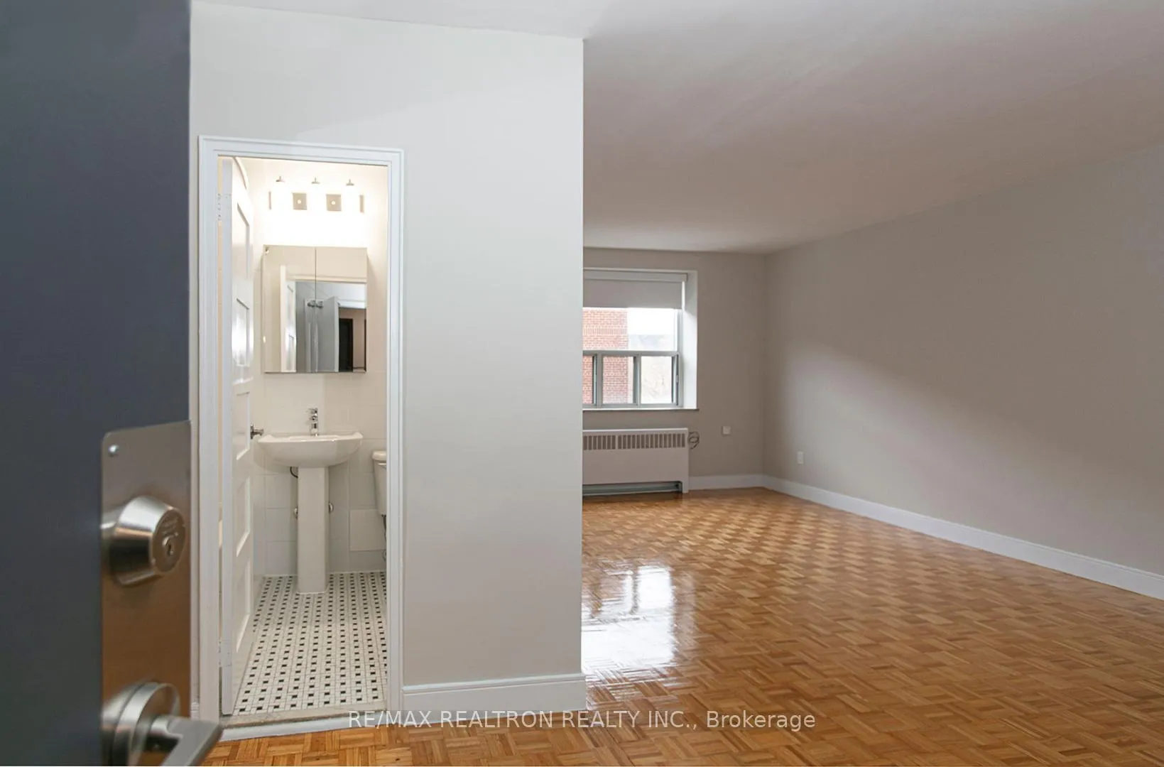 Photo 3 of Unit 408, 1291 Bayview Avenue, Toronto, Leaside — HOMEH