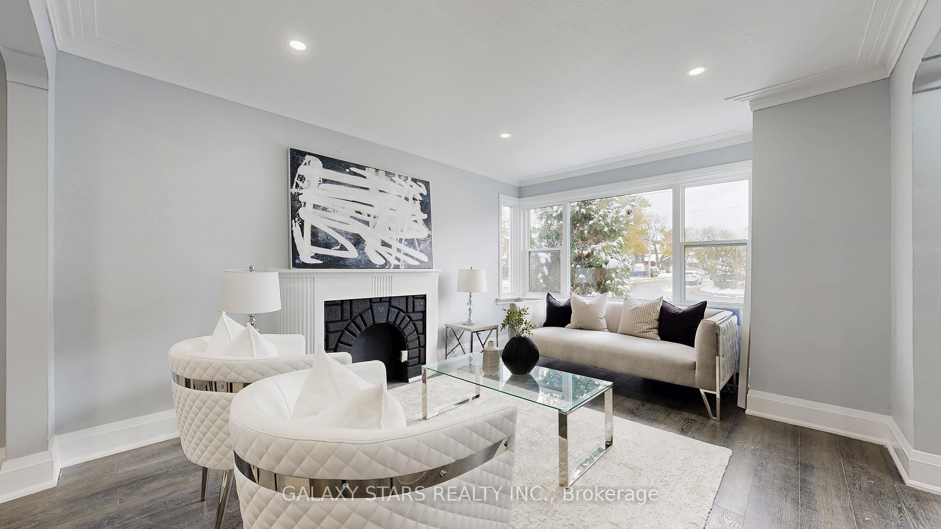 Photo 3 of 422 O'connor Drive, Toronto, East York — HOMEH
