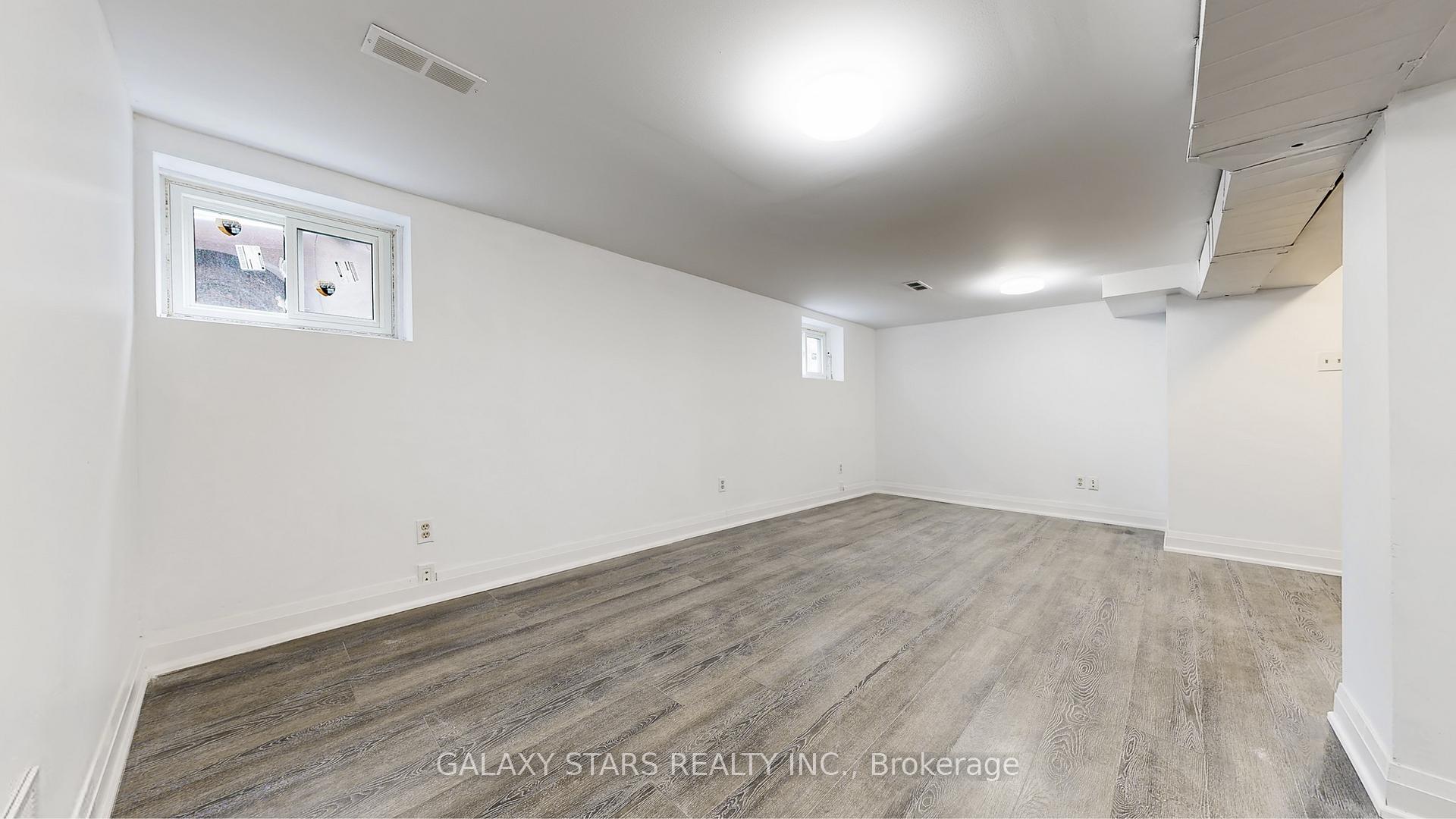 Photo 24 of 422 O'connor Drive, Toronto, East York — HOMEH