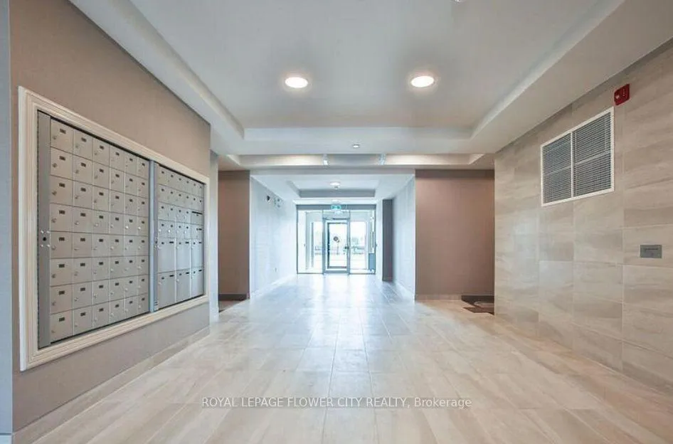 Photo 6 of Unit 113, 58 Sky Harbour Drive, Brampton, Bram West — HOMEH