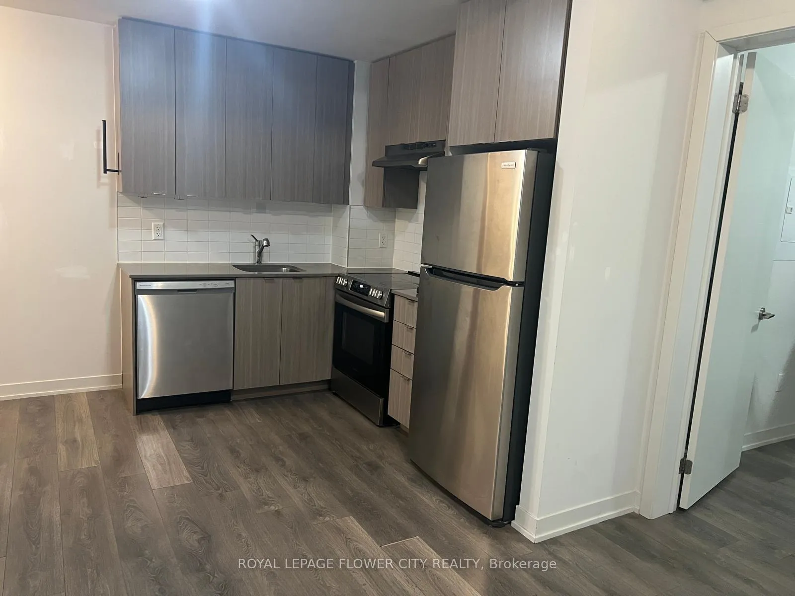 Photo 11 of Unit 113, 58 Sky Harbour Drive, Brampton, Bram West — HOMEH