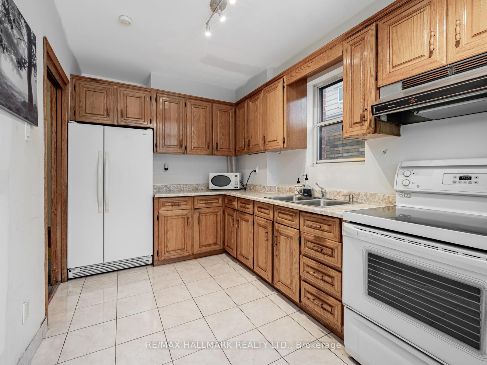 Photo 14 of 538 Strathmore Boulevard, Toronto, Danforth — HOMEH