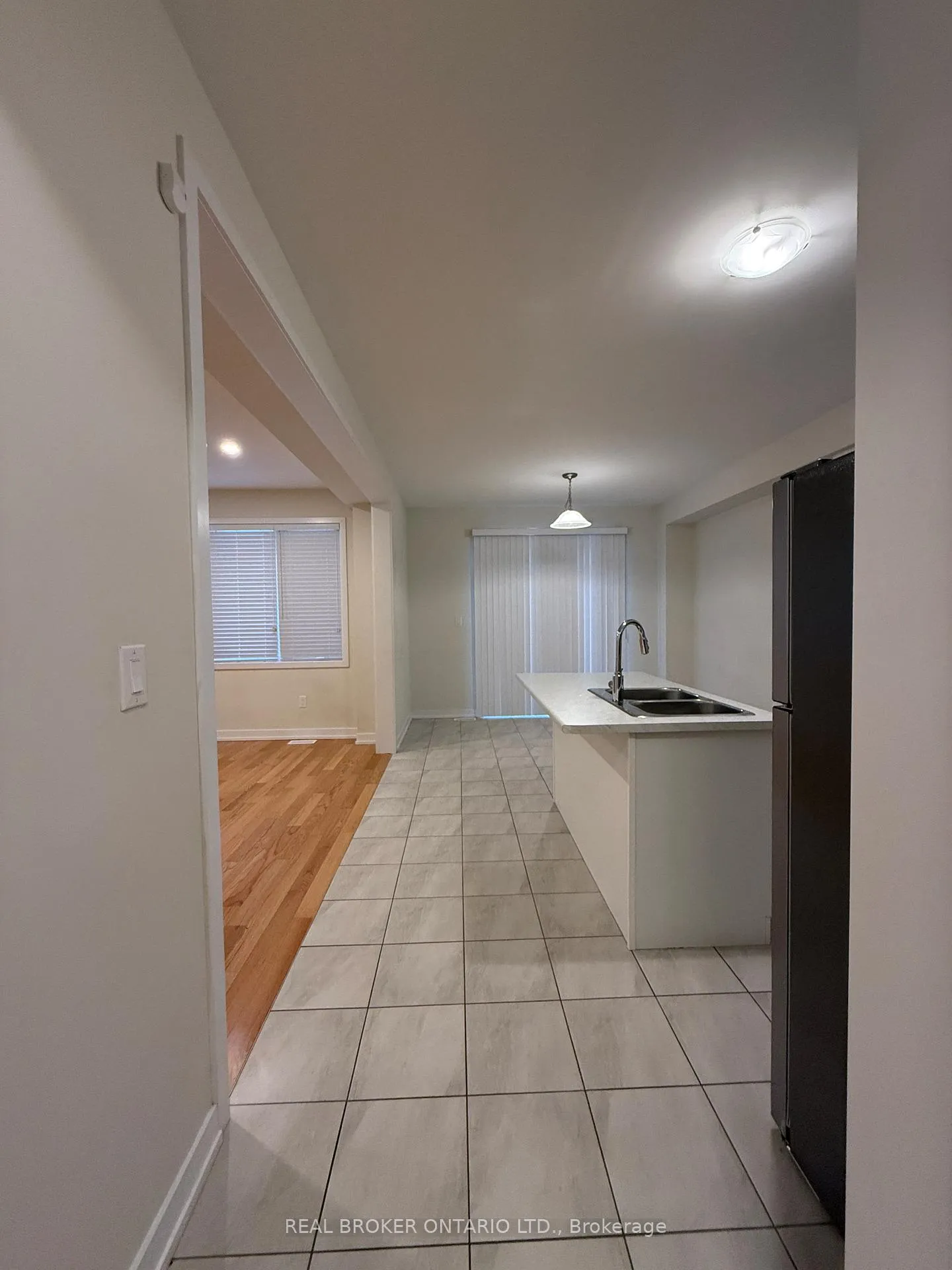 Photo 3 of 90 Sunflower Crescent, Thorold, Hurricane/Merrittville — HOMEH