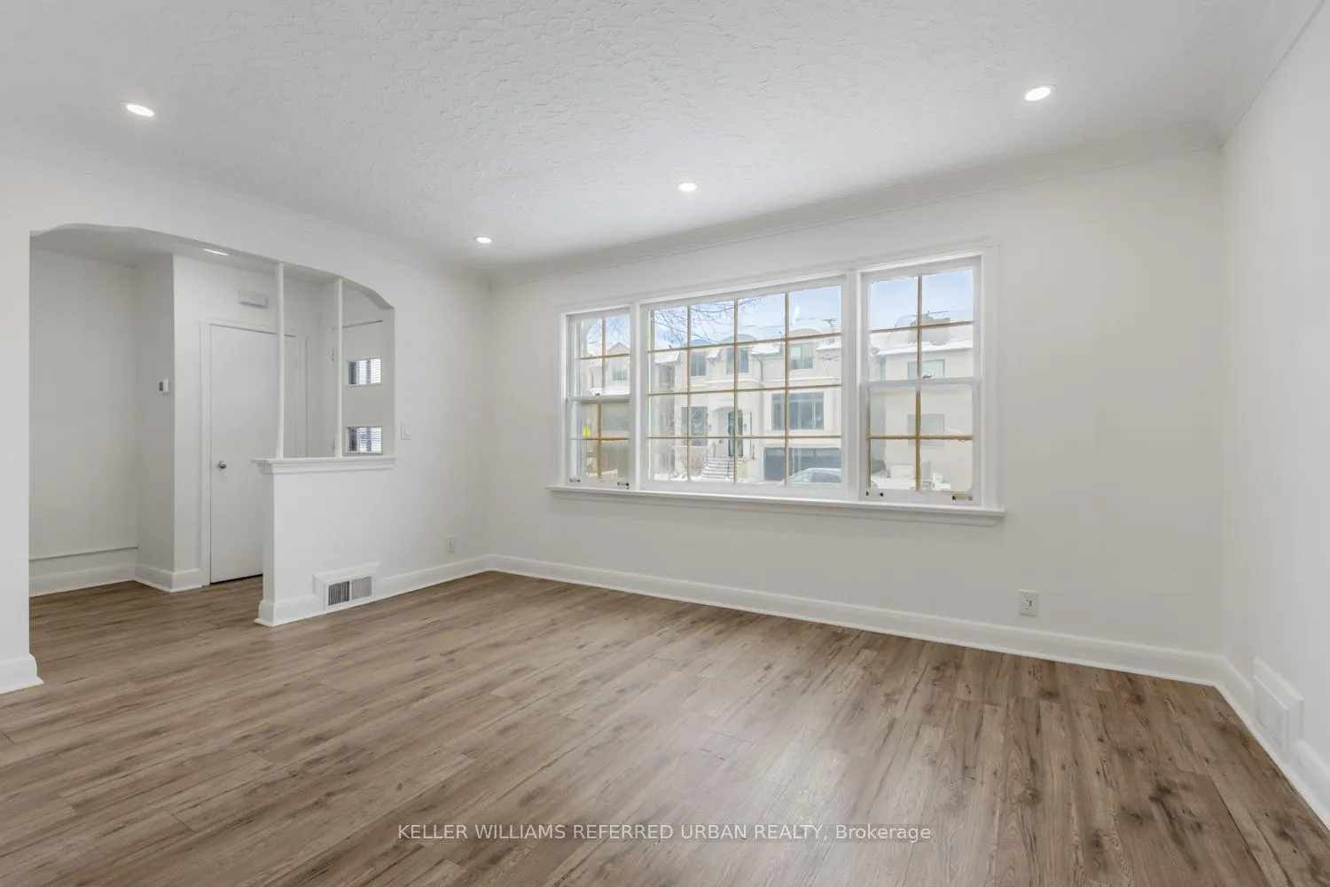 Photo 6 of 93 Glen Rush Boulevard, Toronto, Bedford Park-Nortown — HOMEH
