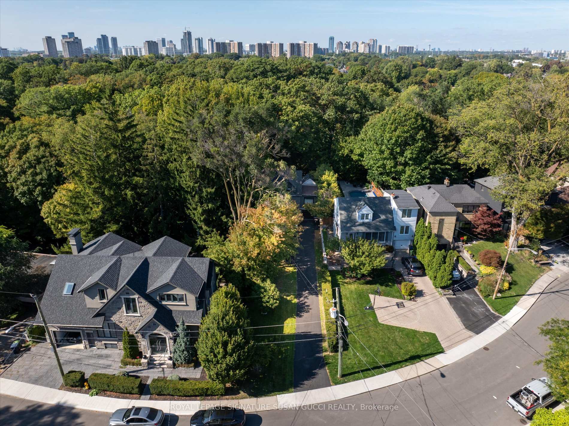 Photo 3 of 34 Glenwood Crescent, Toronto, O'Connor-Parkview — HOMEH