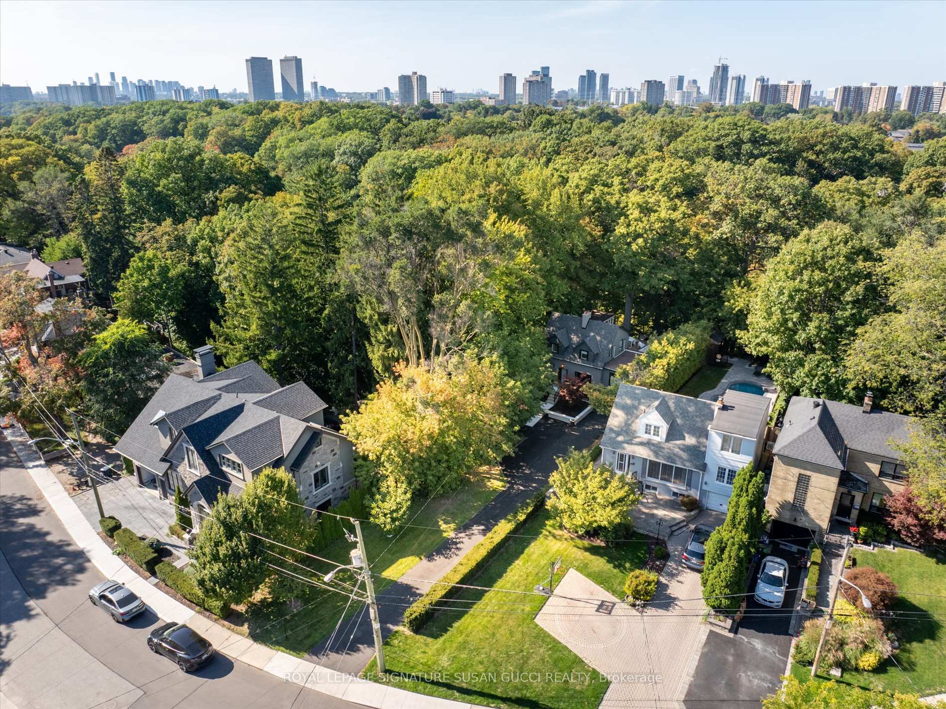 Photo 4 of 34 Glenwood Crescent, Toronto, O'Connor-Parkview — HOMEH