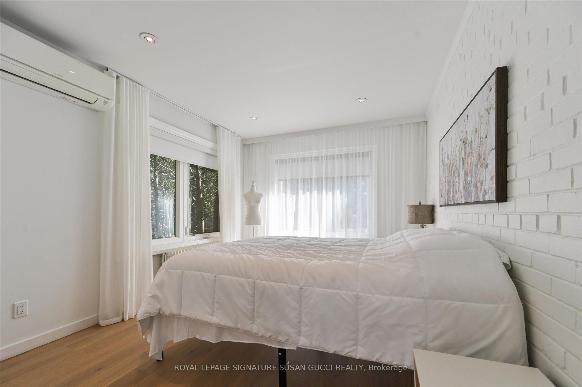 Photo 18 of 34 Glenwood Crescent, Toronto, O'Connor-Parkview — HOMEH