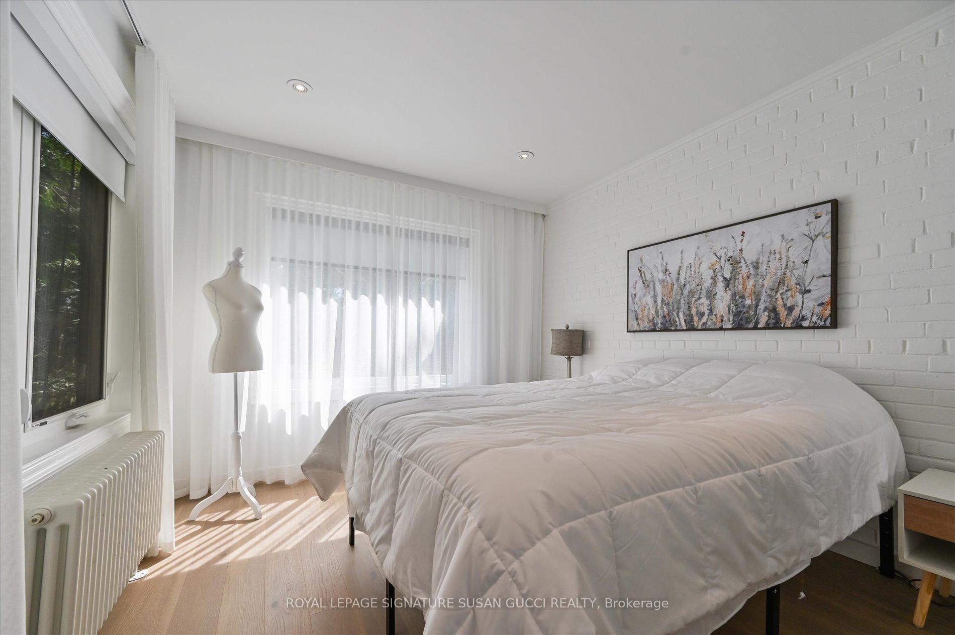 Photo 19 of 34 Glenwood Crescent, Toronto, O'Connor-Parkview — HOMEH
