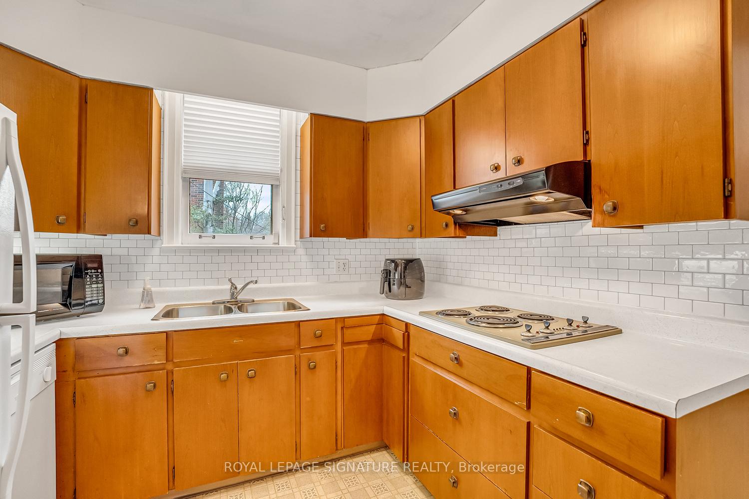 Photo 15 of 72 Bessborough Drive, Toronto, Leaside — HOMEH