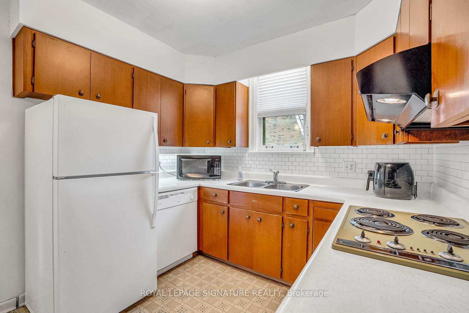 Photo 16 of 72 Bessborough Drive, Toronto, Leaside — HOMEH