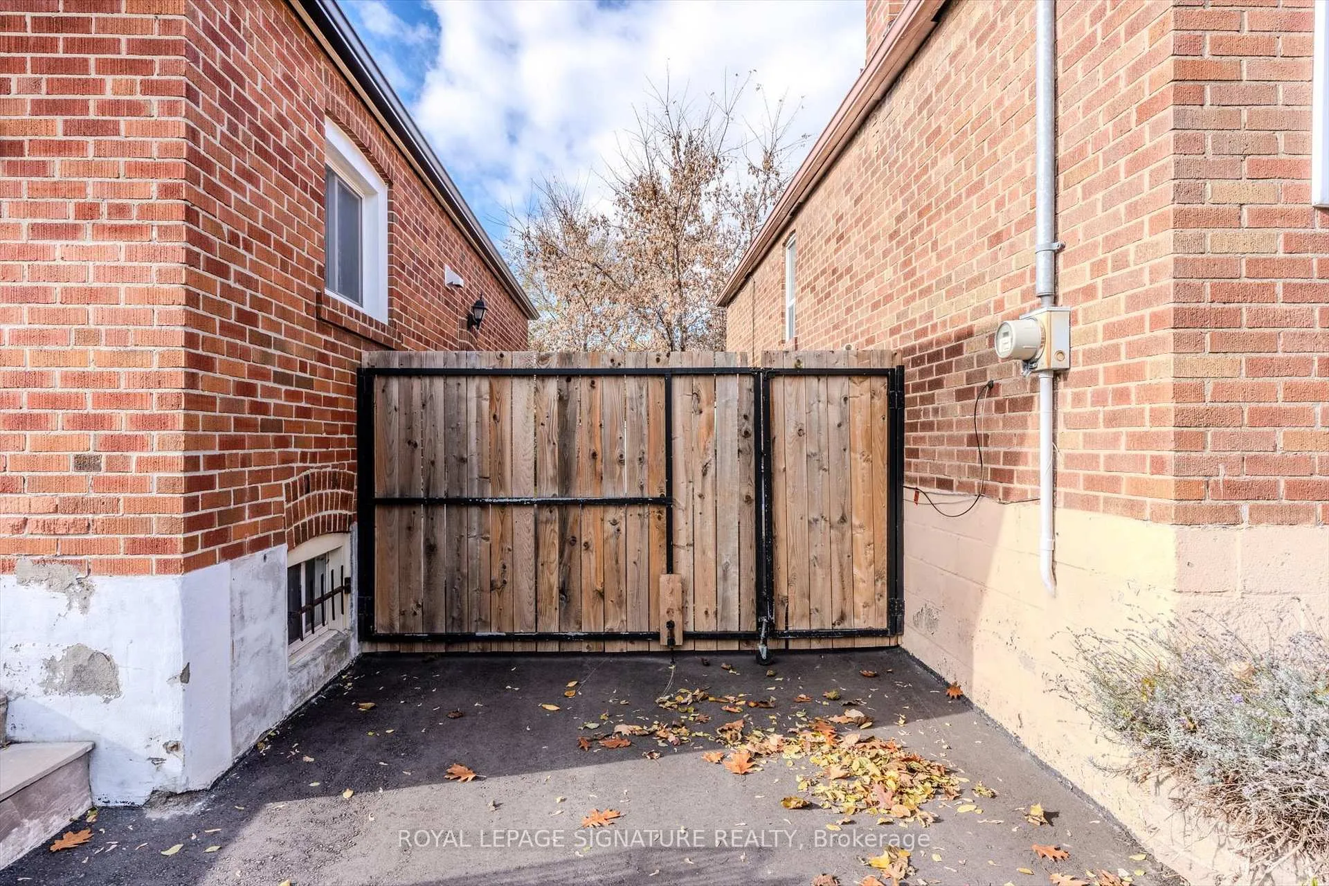 Photo 7 of 136 Meighen Avenue, Toronto, O'Connor-Parkview — HOMEH