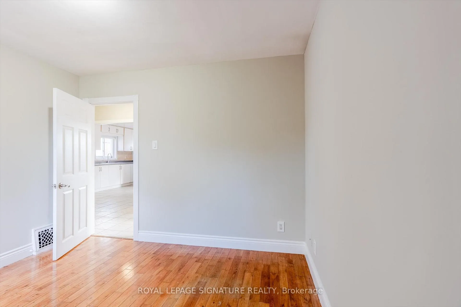 Photo 26 of 136 Meighen Avenue, Toronto, O'Connor-Parkview — HOMEH