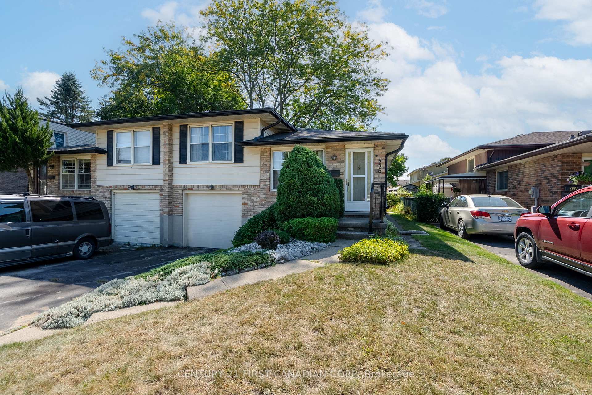 Photo 2 of 456 Maple Street, Strathroy-Caradoc, NW — HOMEH