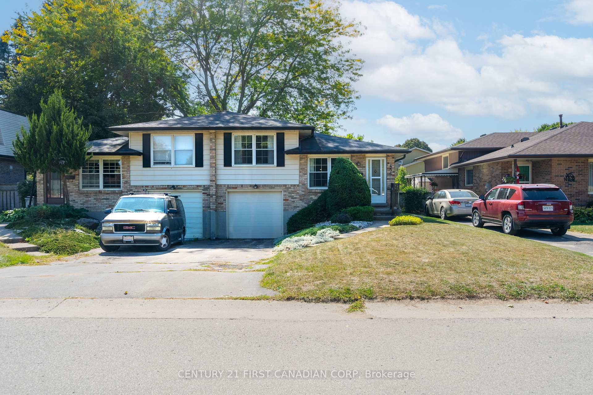 Photo 3 of 456 Maple Street, Strathroy-Caradoc, NW — HOMEH