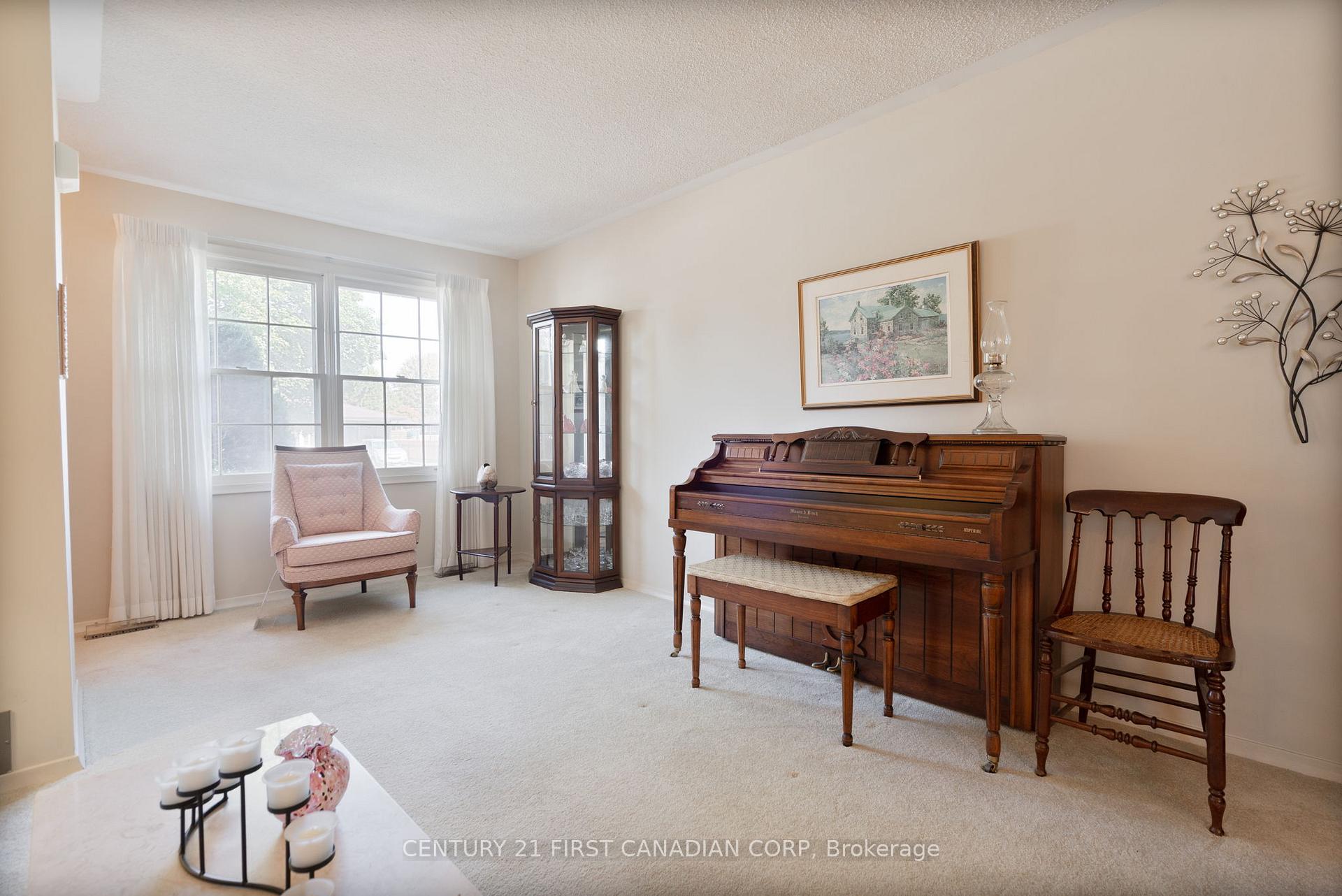 Photo 7 of 456 Maple Street, Strathroy-Caradoc, NW — HOMEH