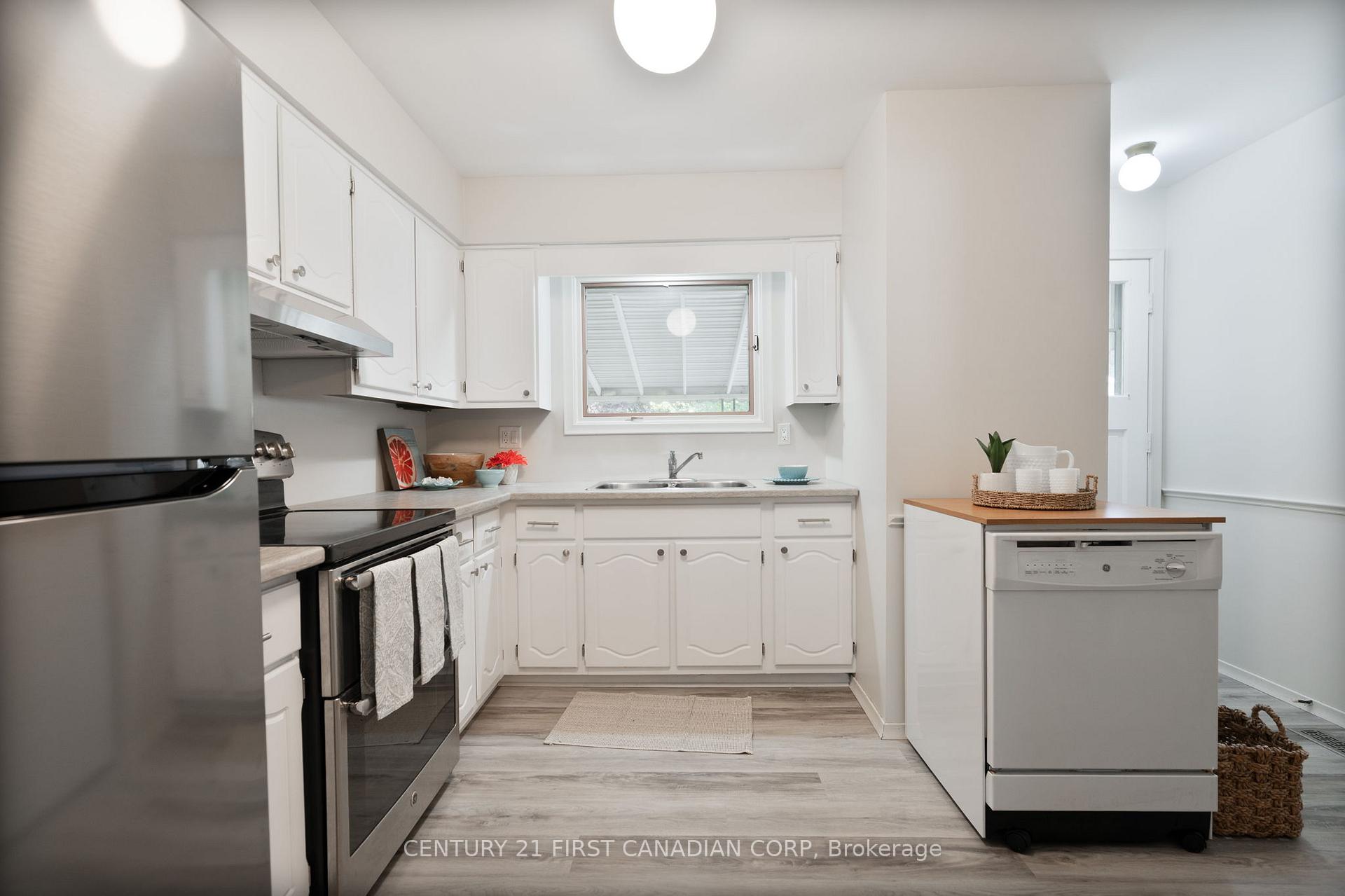 Photo 9 of 456 Maple Street, Strathroy-Caradoc, NW — HOMEH