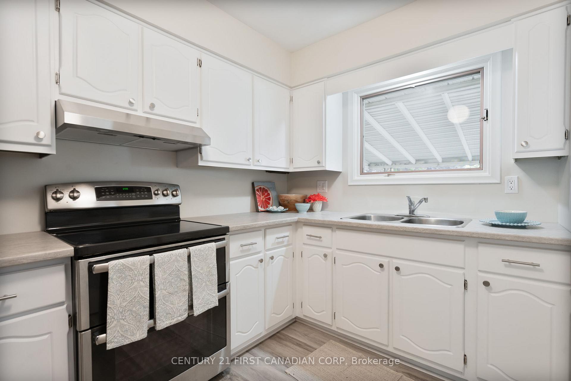Photo 10 of 456 Maple Street, Strathroy-Caradoc, NW — HOMEH