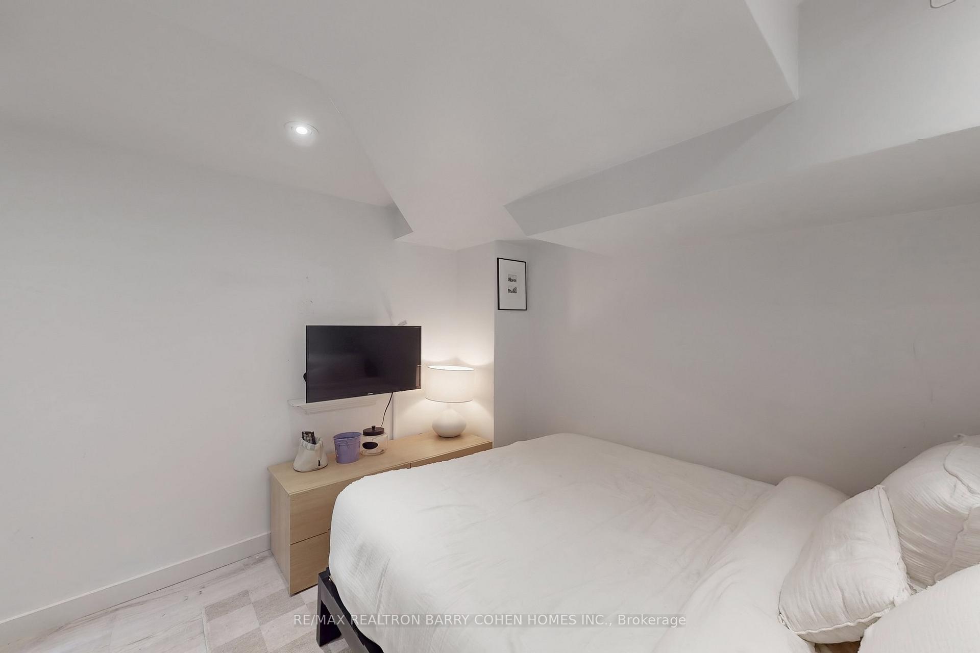 Photo 30 of 155 Parkhurst Boulevard, Toronto, Leaside — HOMEH