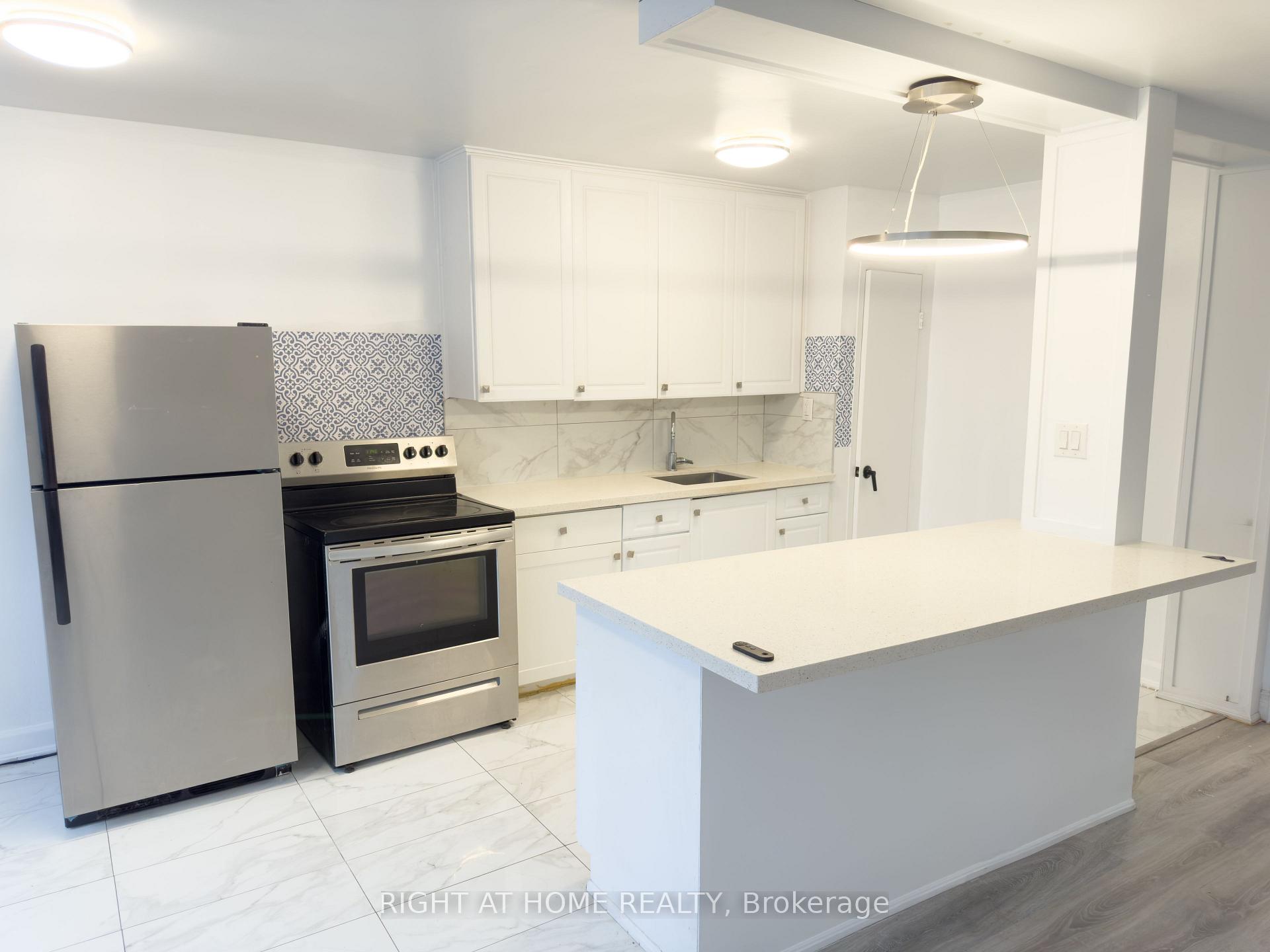 Photo 2 of Unit 214, 896 Eglinton Avenue E, Toronto, Leaside — HOMEH