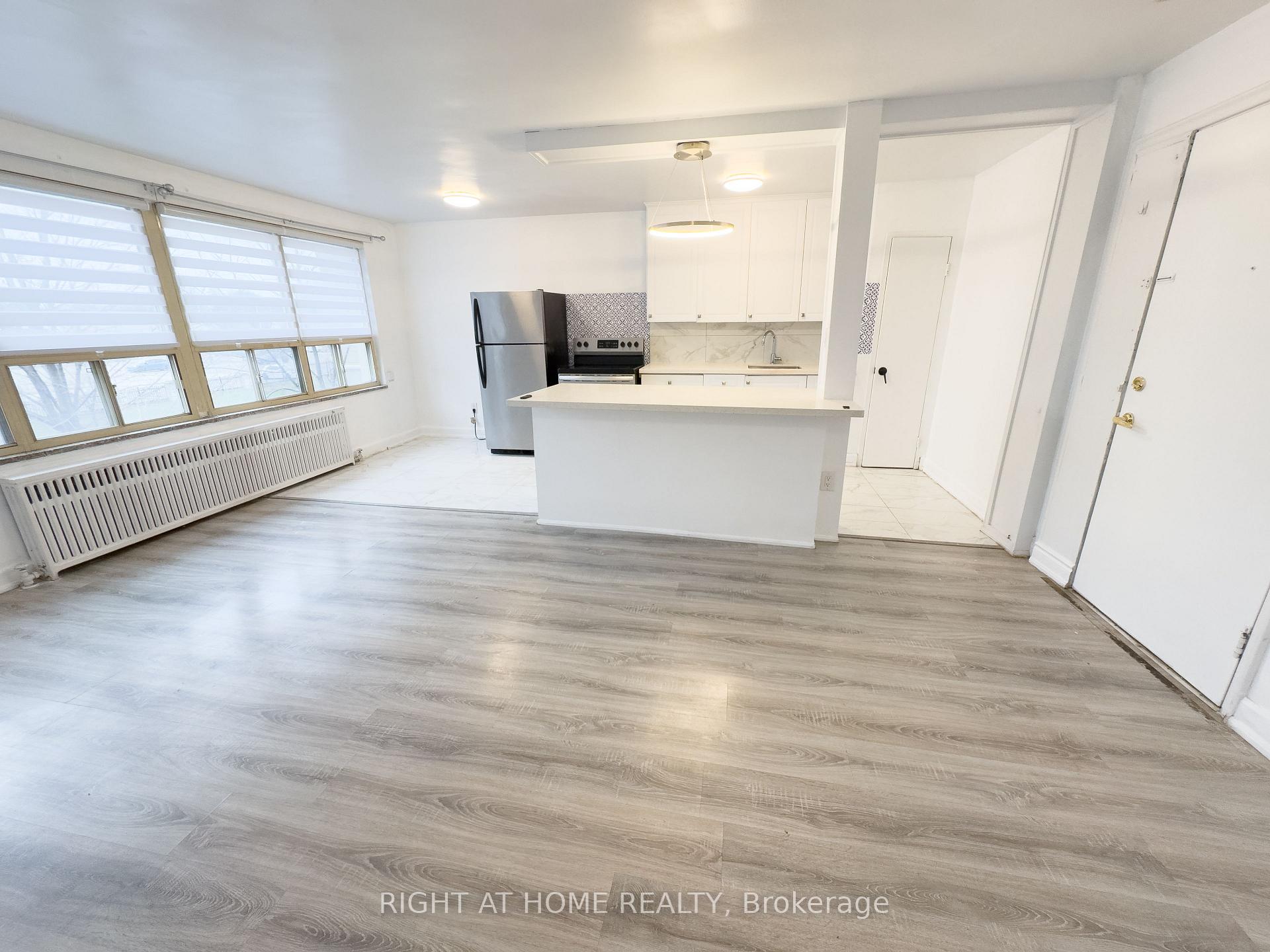Photo 3 of Unit 214, 896 Eglinton Avenue E, Toronto, Leaside — HOMEH