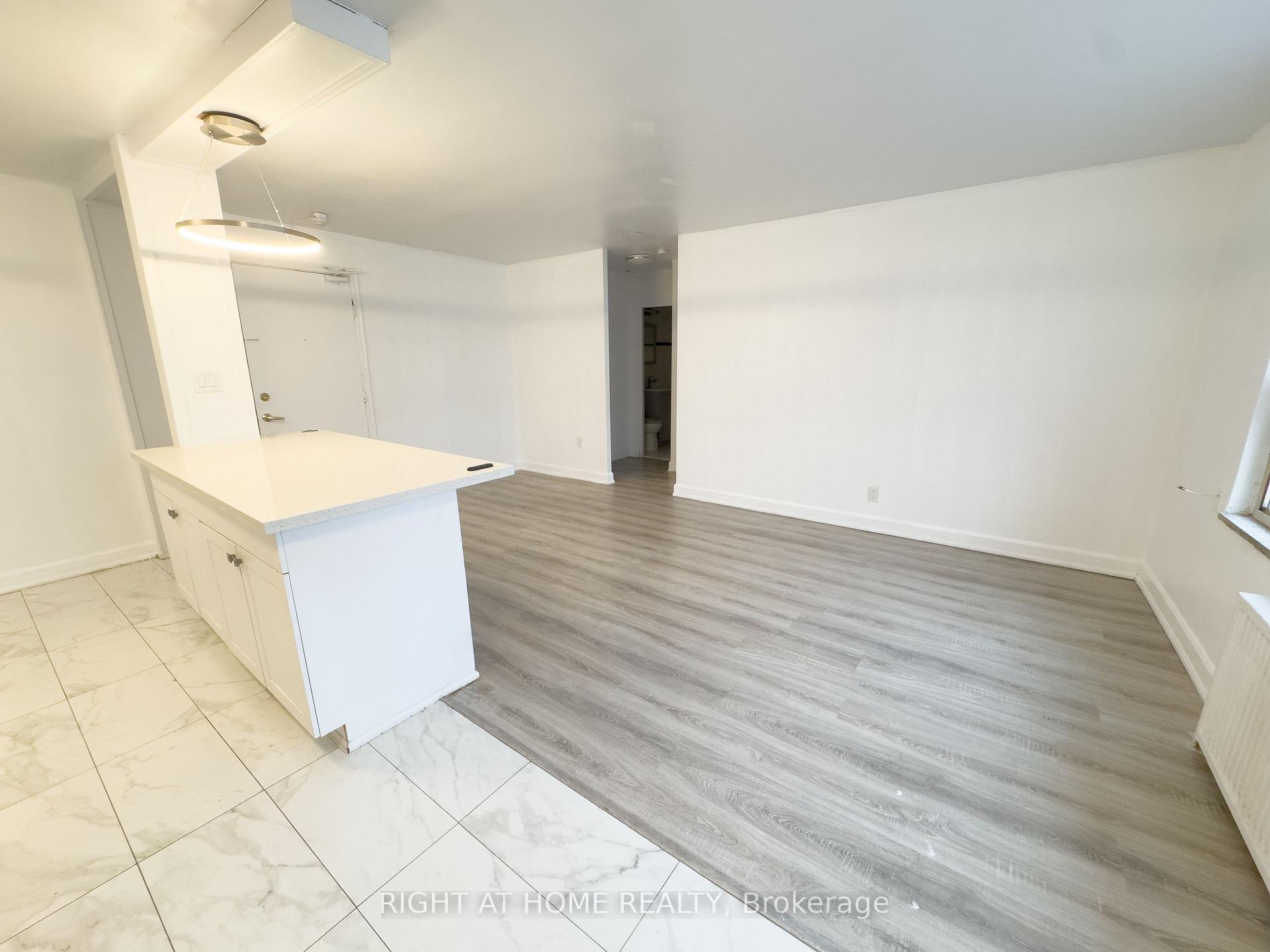 Photo 4 of Unit 214, 896 Eglinton Avenue E, Toronto, Leaside — HOMEH