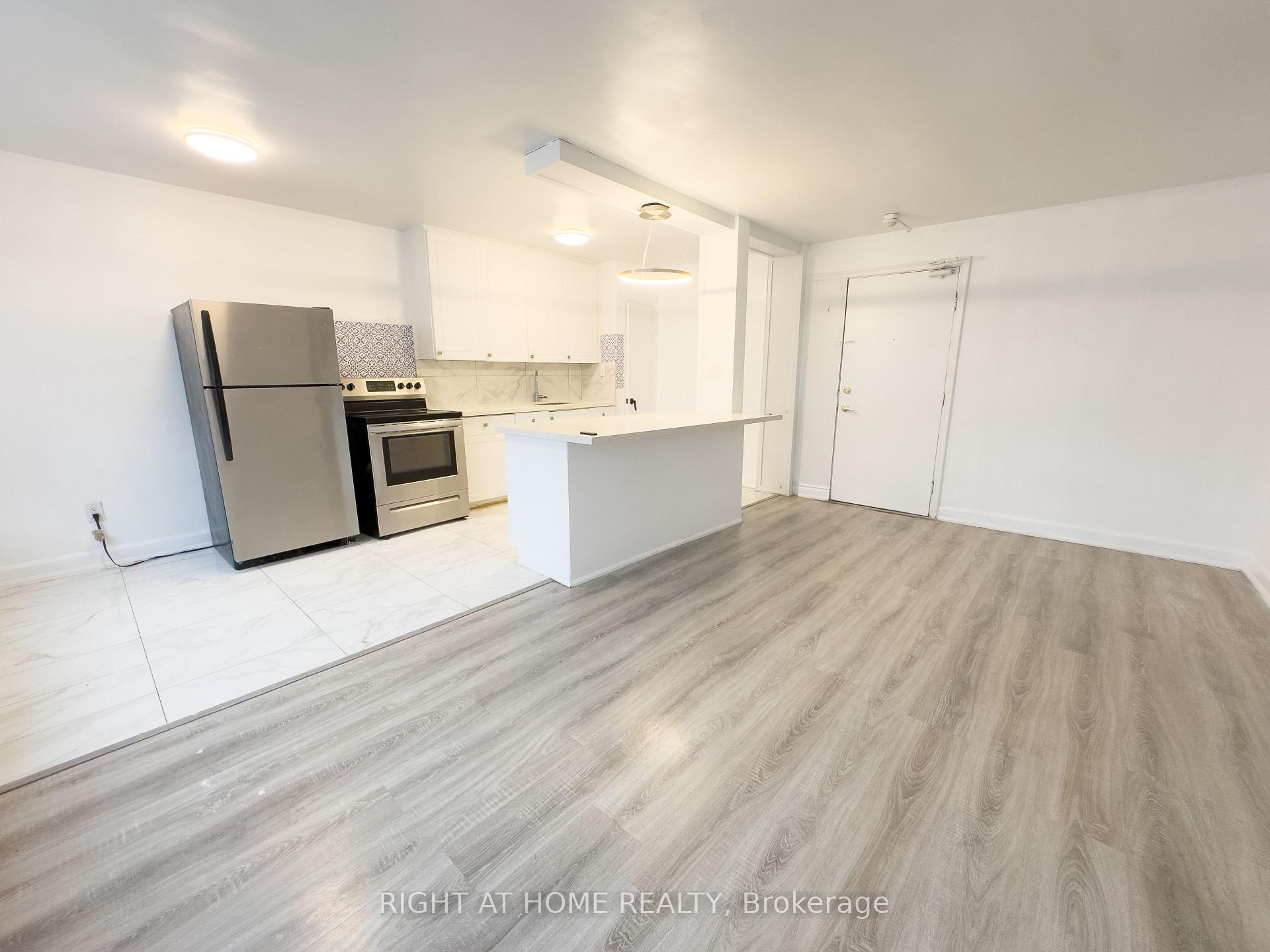 Photo 5 of Unit 214, 896 Eglinton Avenue E, Toronto, Leaside — HOMEH