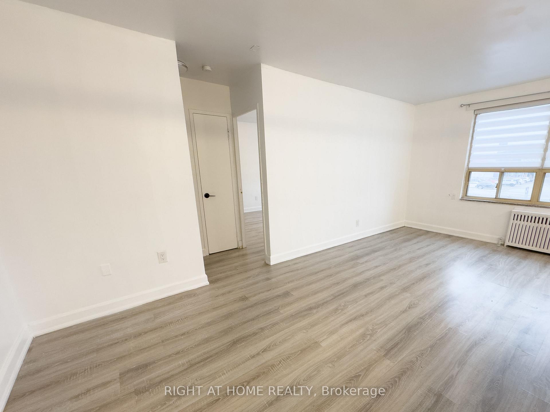 Photo 6 of Unit 214, 896 Eglinton Avenue E, Toronto, Leaside — HOMEH