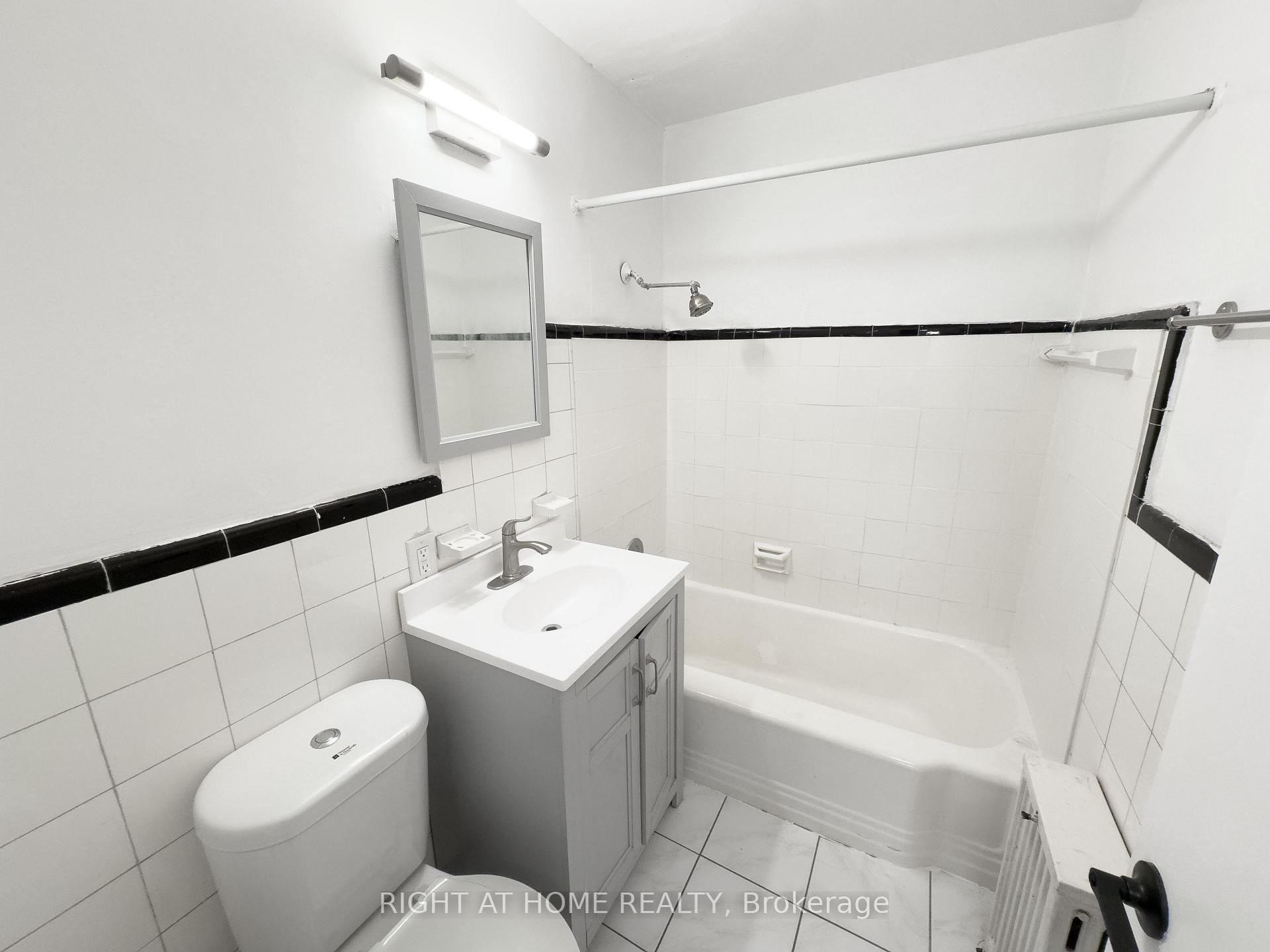 Photo 10 of Unit 214, 896 Eglinton Avenue E, Toronto, Leaside — HOMEH